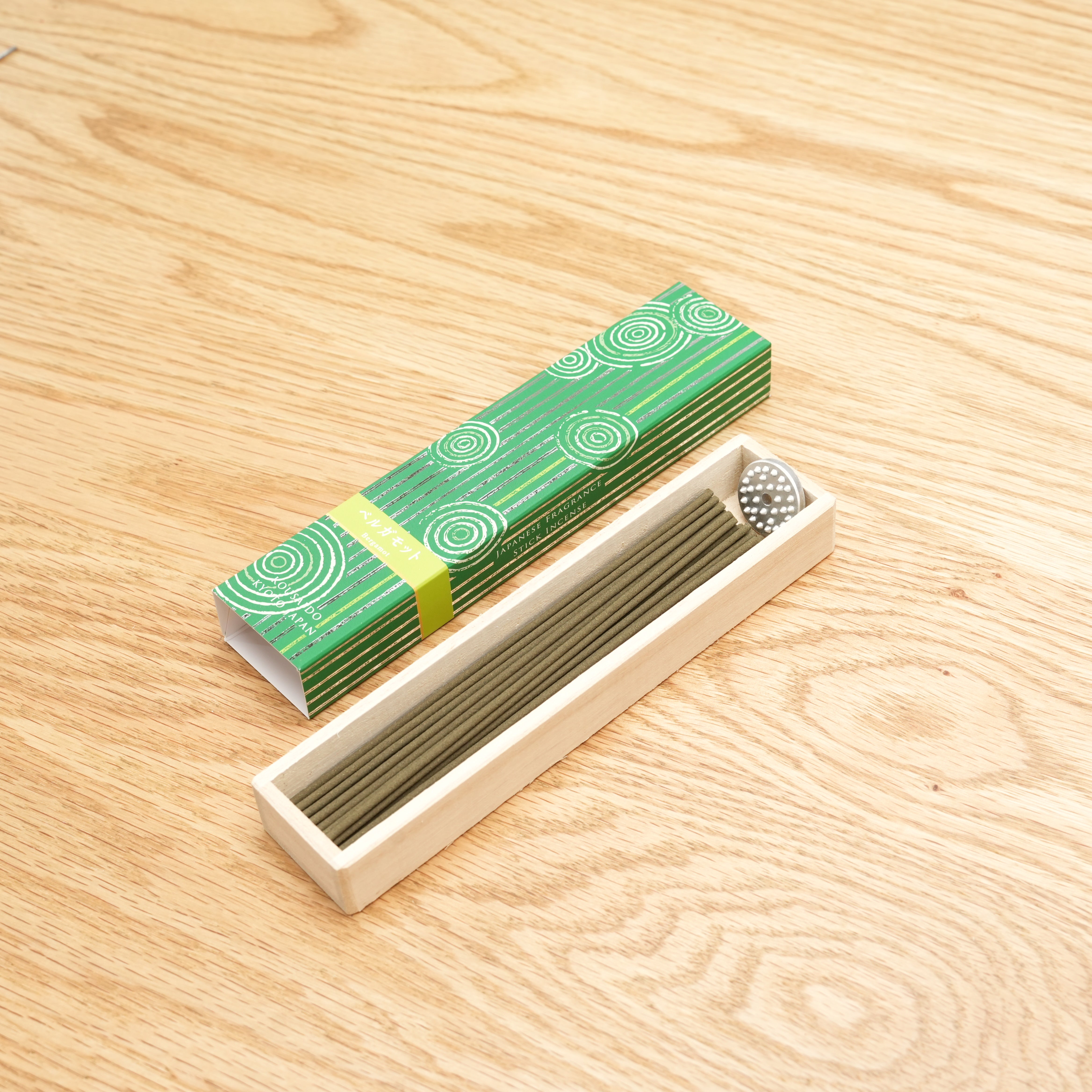 Hyakuranko Bergamot Incense Stick in green patterned box with wooden tray, ideal for home fragrance and meditation use.