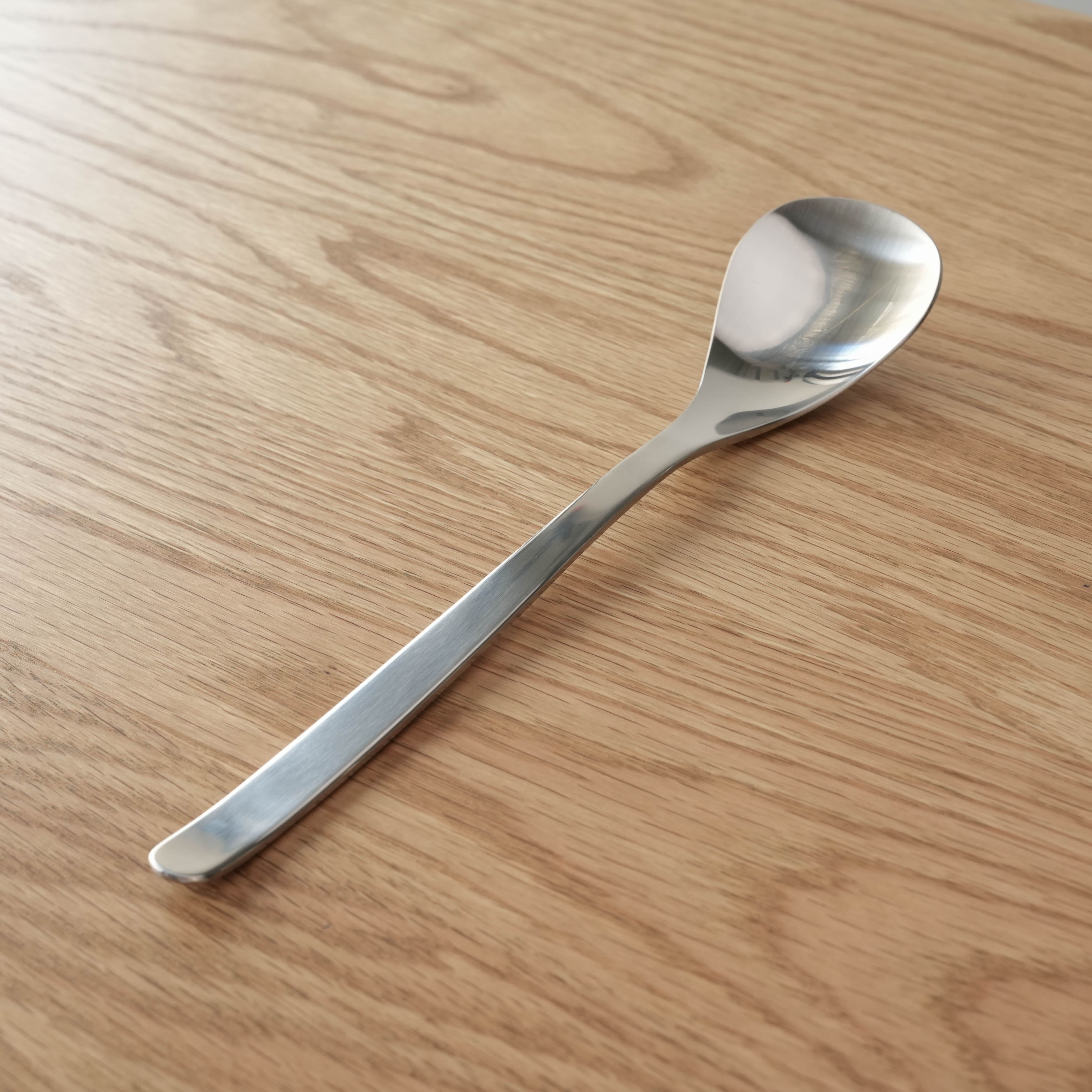 Sori Yanagi Salad Spoon - Stainless Steel 22cm with elegant curved design, ideal for serving salads in modern kitchens and dining settings.