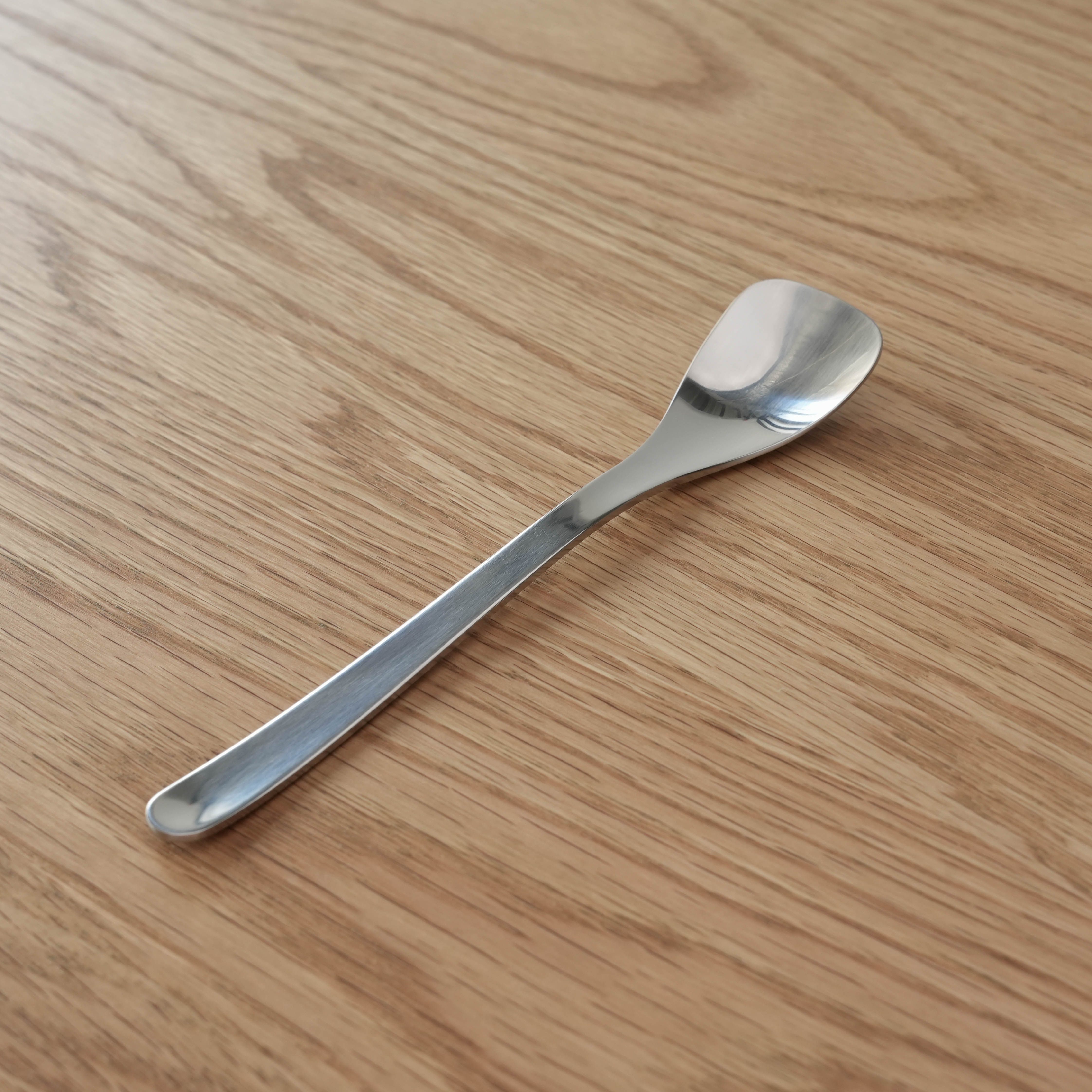 Stainless Steel Ice Cream Spoon - Sori Yanagi with ergonomic handle and polished finish, ideal for scooping frozen desserts. Dishwasher safe and made in Japan.