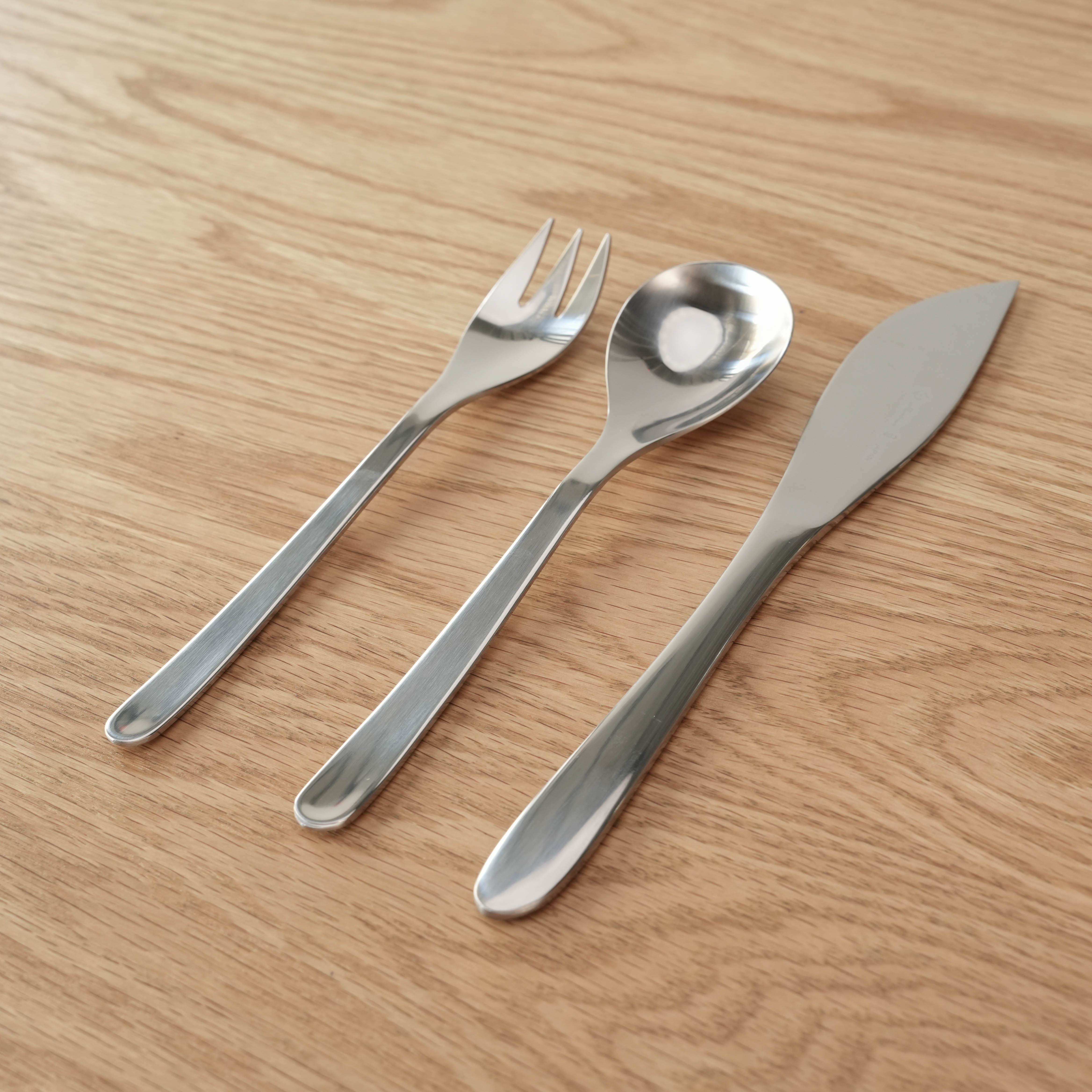 Sori Yanagi stainless steel cutlery set including dessert spoon, fork, and knife, perfect for stylish dining and kitchen use.