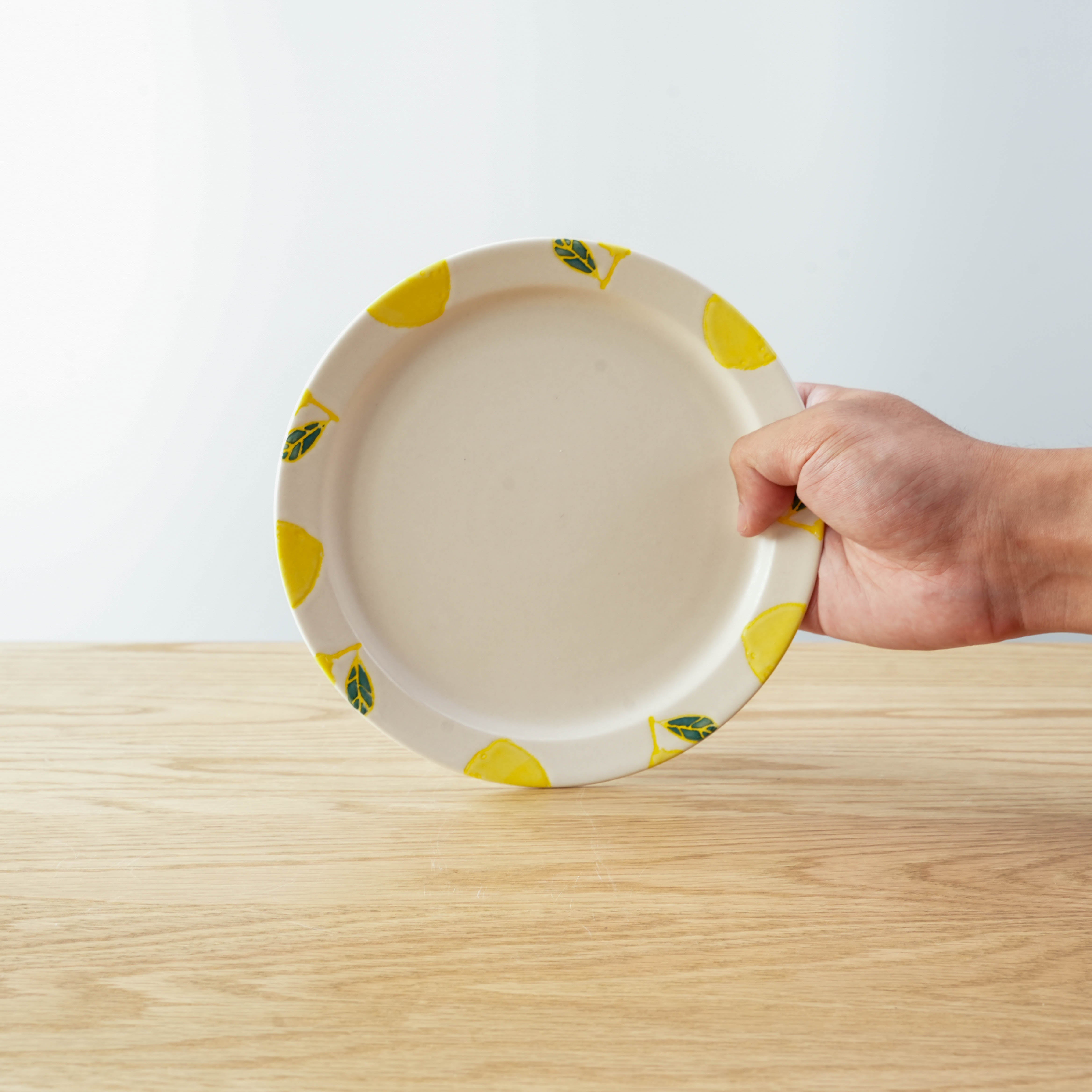 Hasami Ware Lemon Plate - Fresh Art design with yellow lemon slices and green leaves on rim, ideal for bread or side dishes in Japanese tableware.