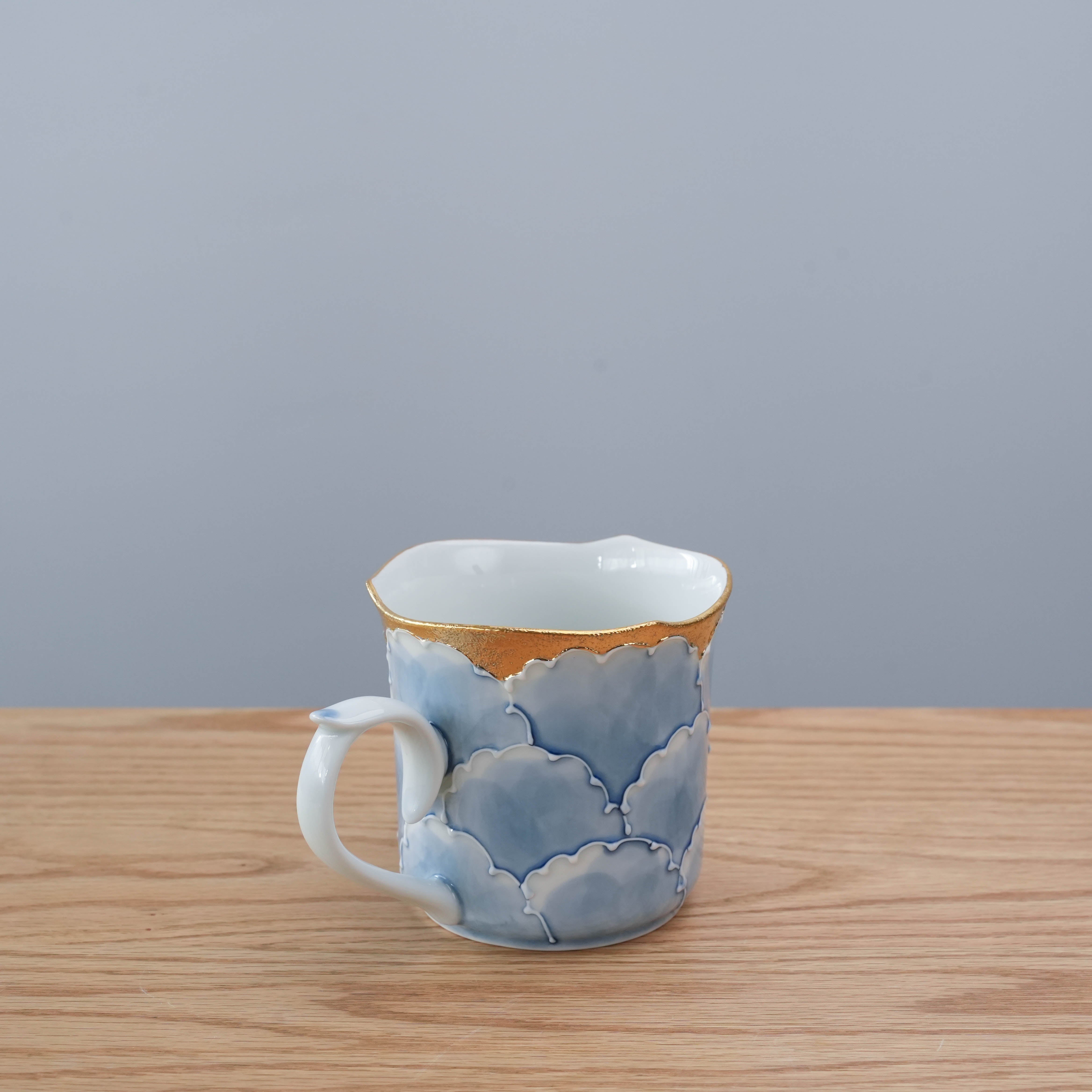 Arita Ware Gold Peony Handle Mug
