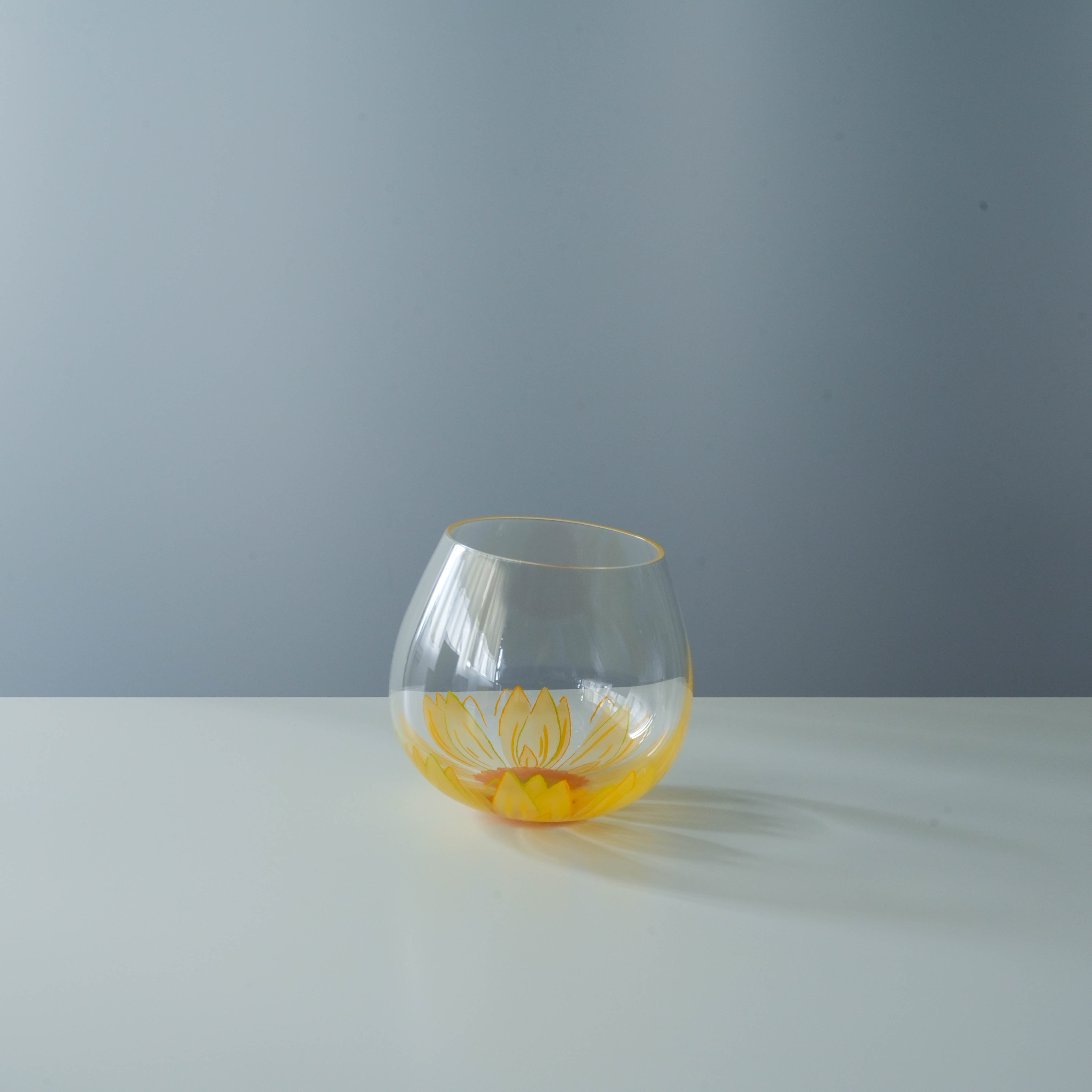 Toyo-Sasaki Fleurir Tumbler featuring a delicate yellow Gerbera flower design, perfect for stylish home drinkware collections.