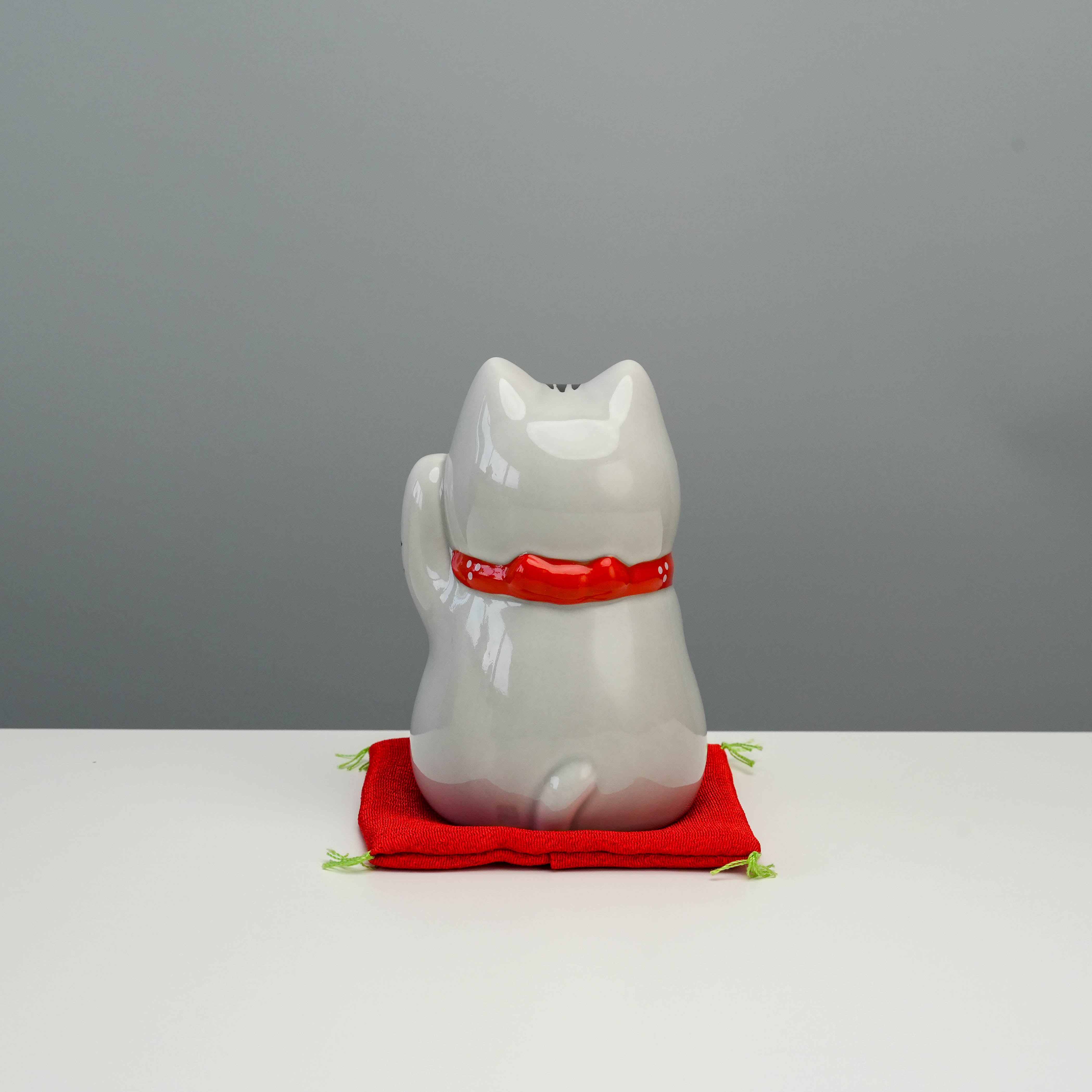 Yakushigama Bliss Beckoning Cat Sabatora