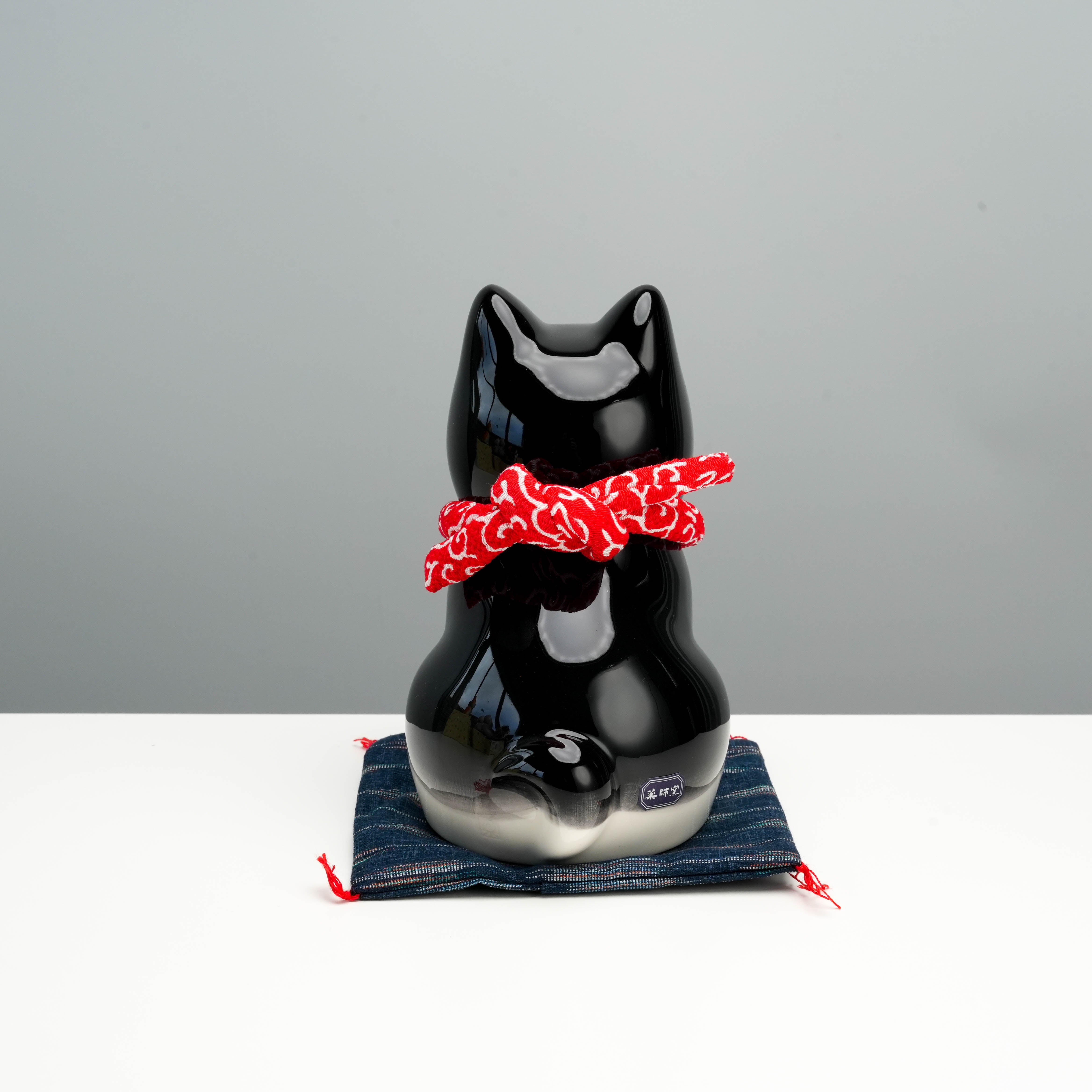 Yakushigama Shiba Dog Sitting Ornament Black