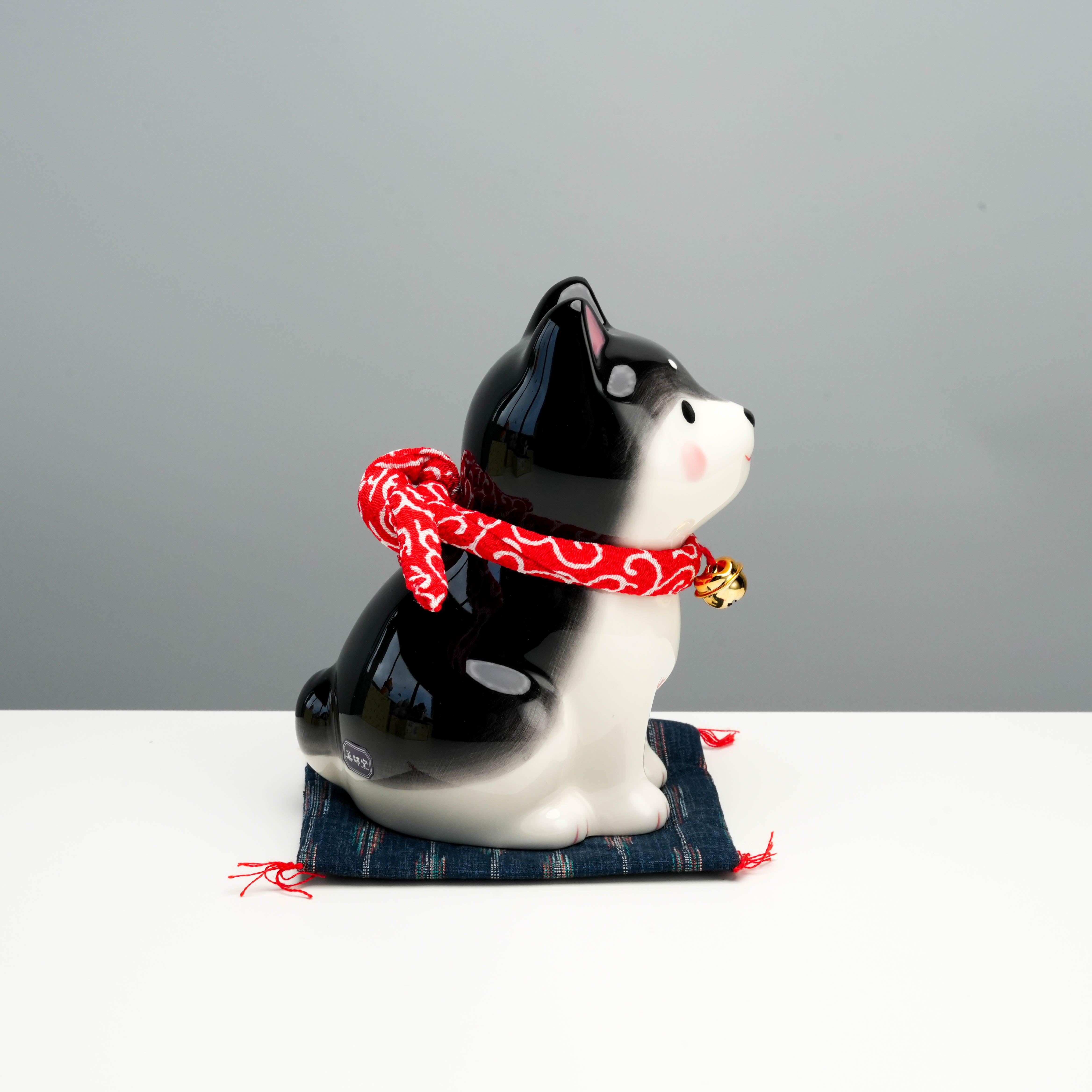 Yakushigama Shiba Dog Sitting Ornament Black