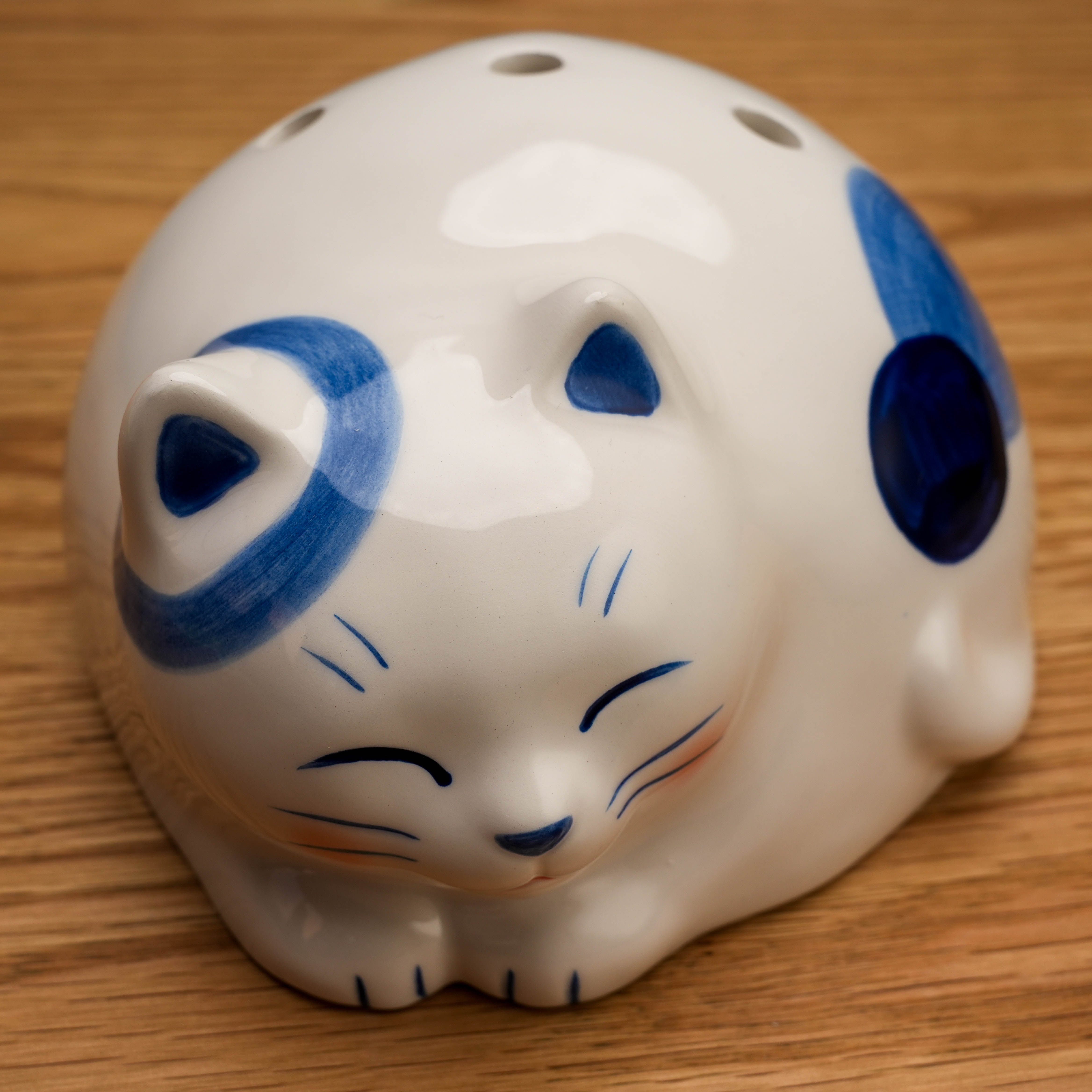 Yakushigama Smiling Cat Mosquito Coil Holder