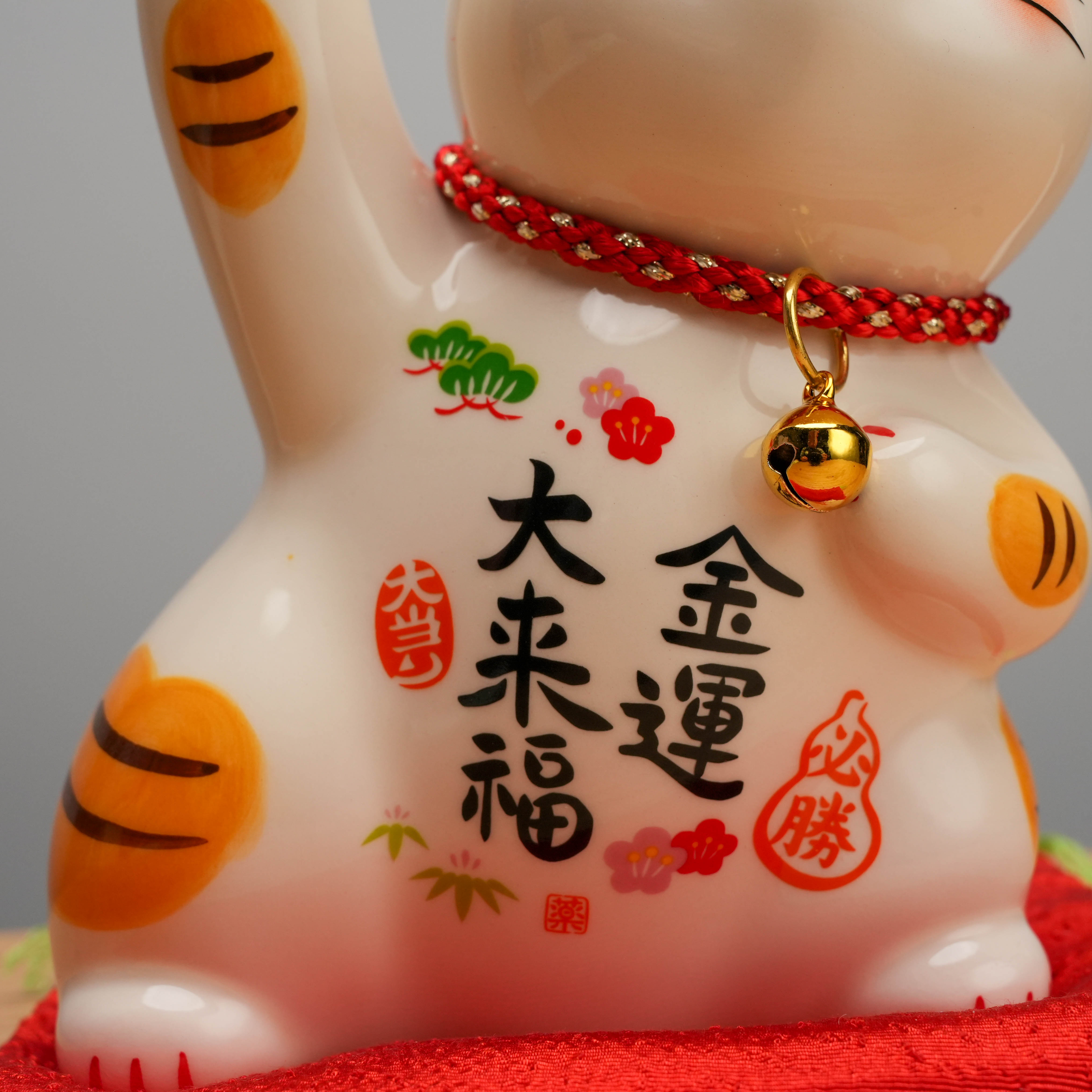 Yakushigama Golden Luck and Big Fortune Beckoning Cat