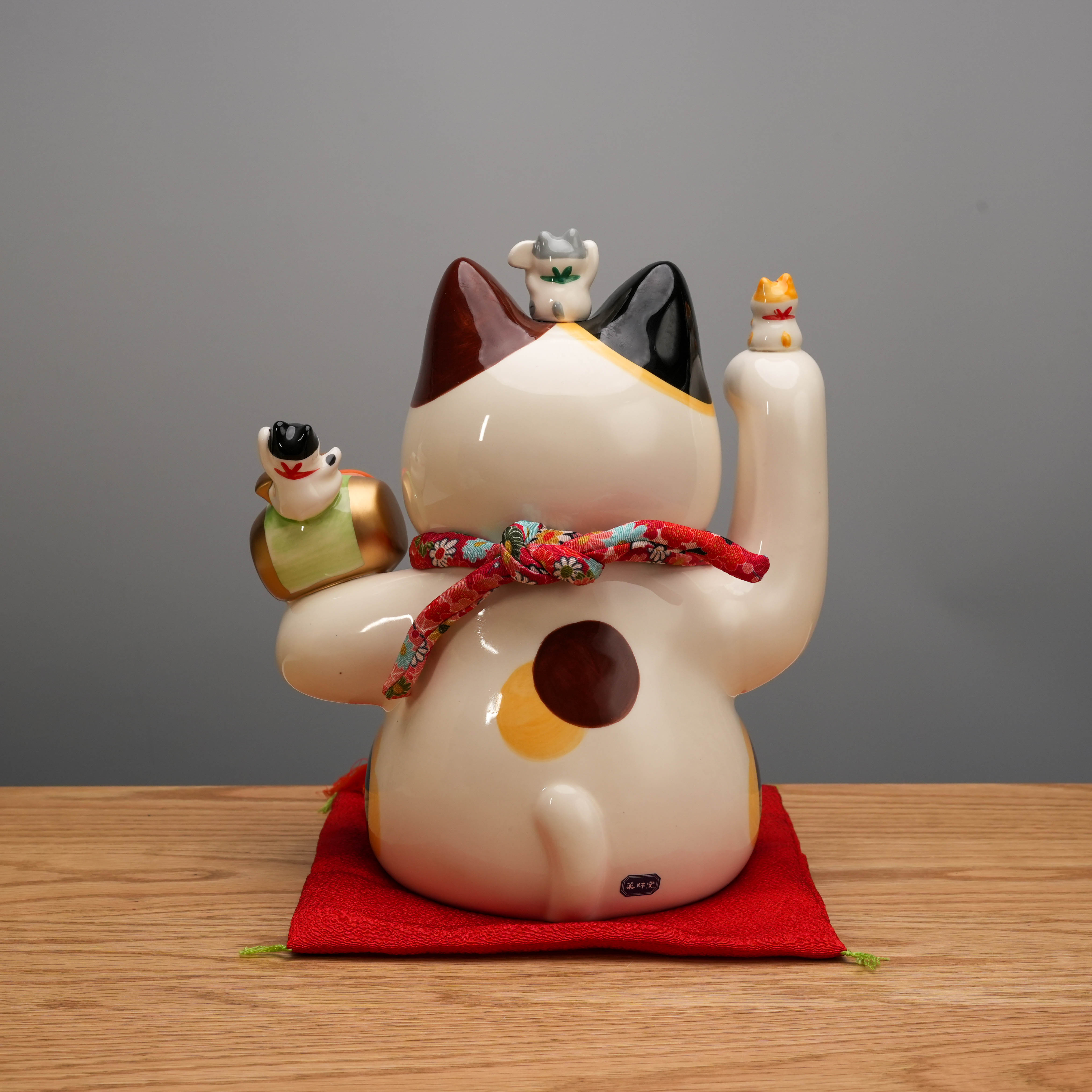 Yakushigama Bliss and Great Luck Guests Beckoning Cat