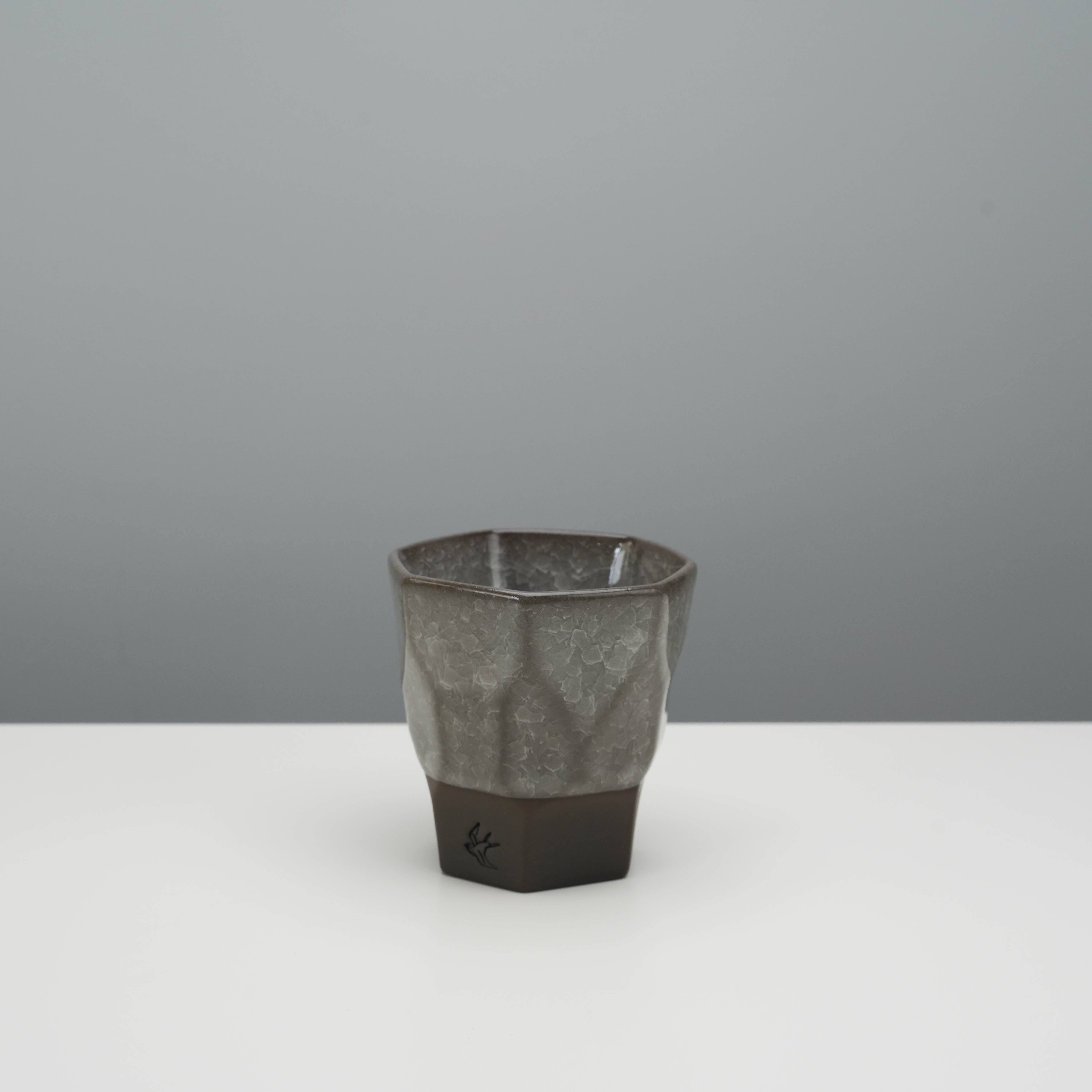 Tsubame Kobo Free Cup - Clay Craft Ice Crack in black clay with 220ml capacity, featuring a hexagonal shape and textured glaze finish.