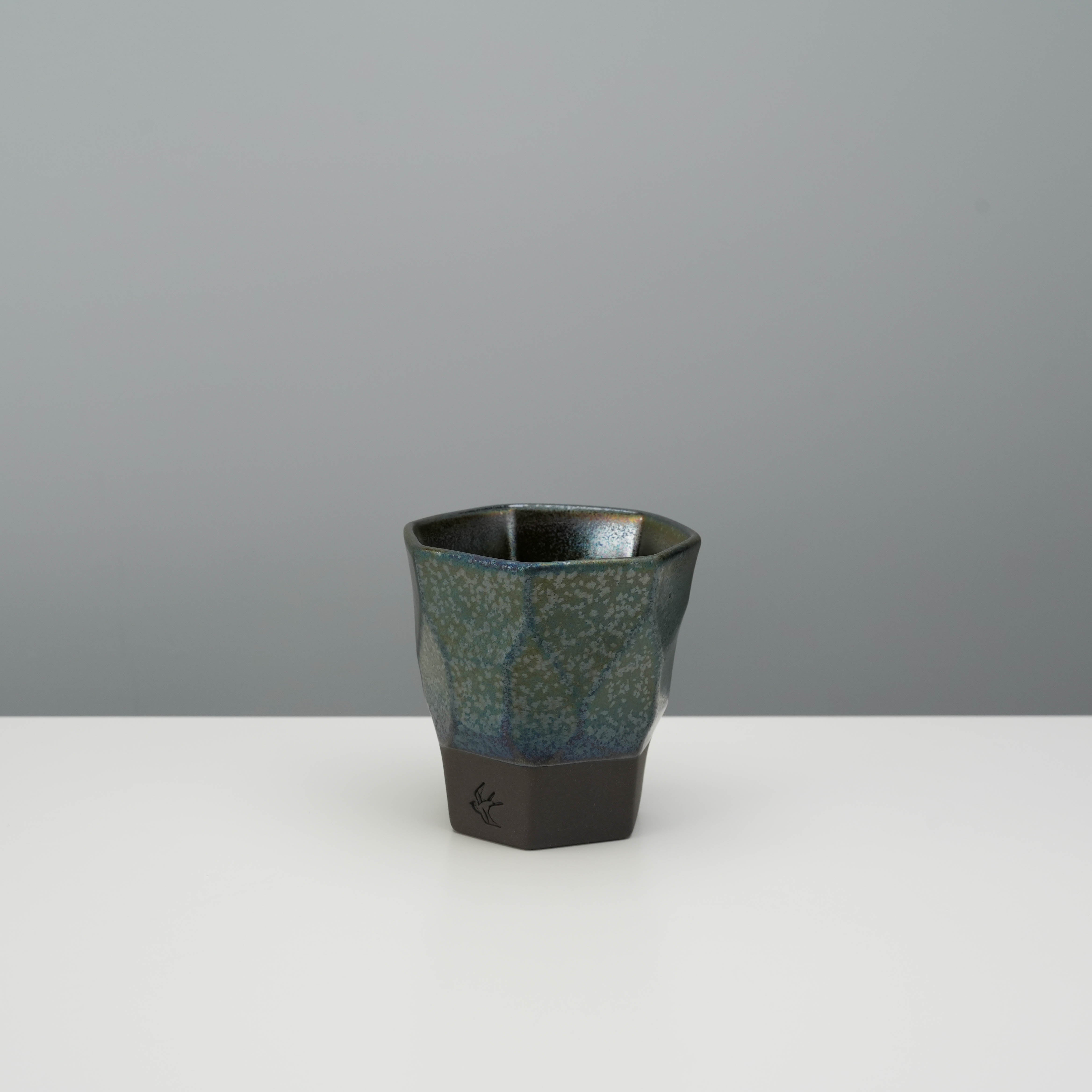 Tsubame Kobo Free Cup - Metal Cup in metallic glaze with faceted design, crafted from black clay in Japan, ideal for tea or coffee, 220ml.