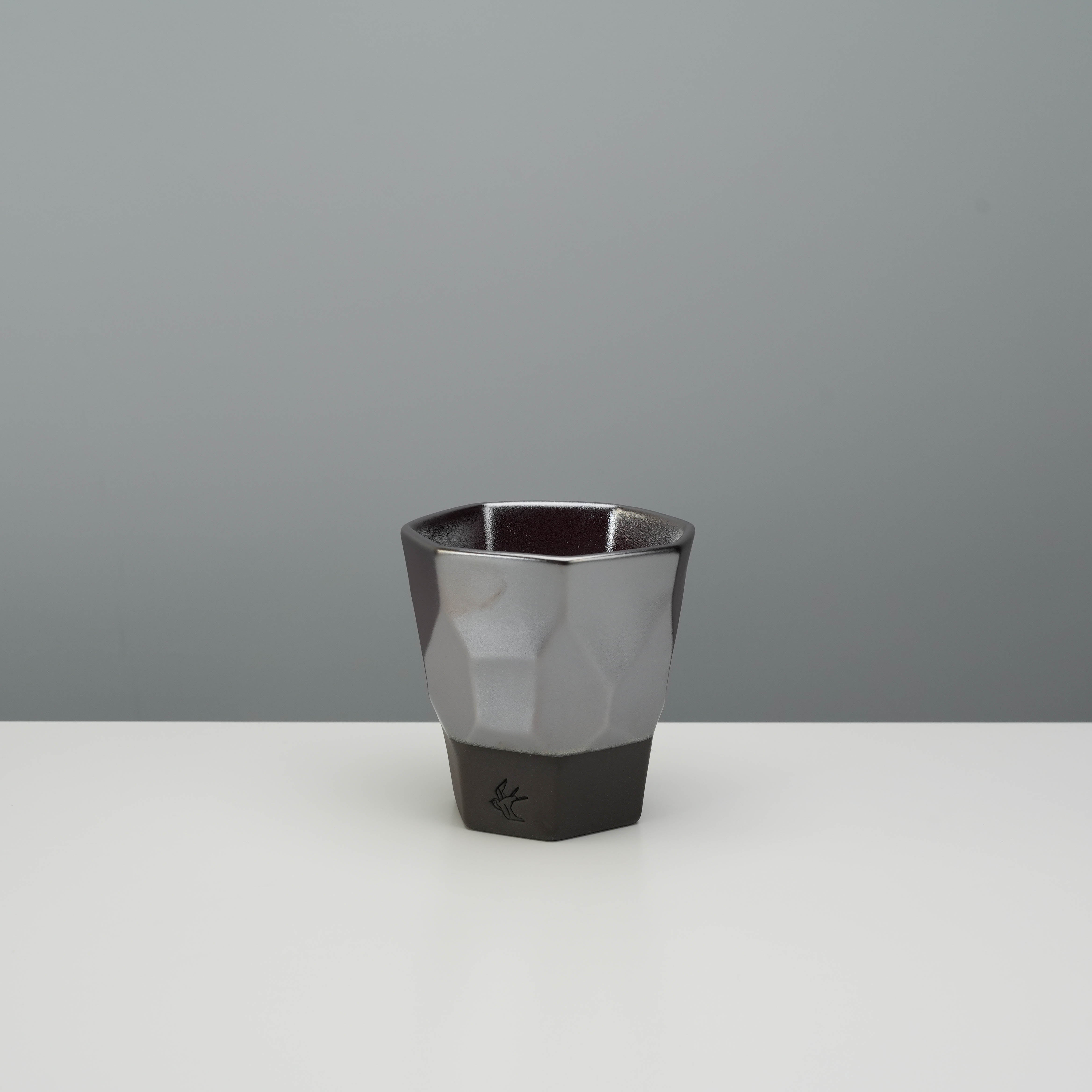 Tsubame Kobo Matte Silver - Metal Cup with faceted design, crafted from black clay and finished with a metallic glaze, 220ml capacity.