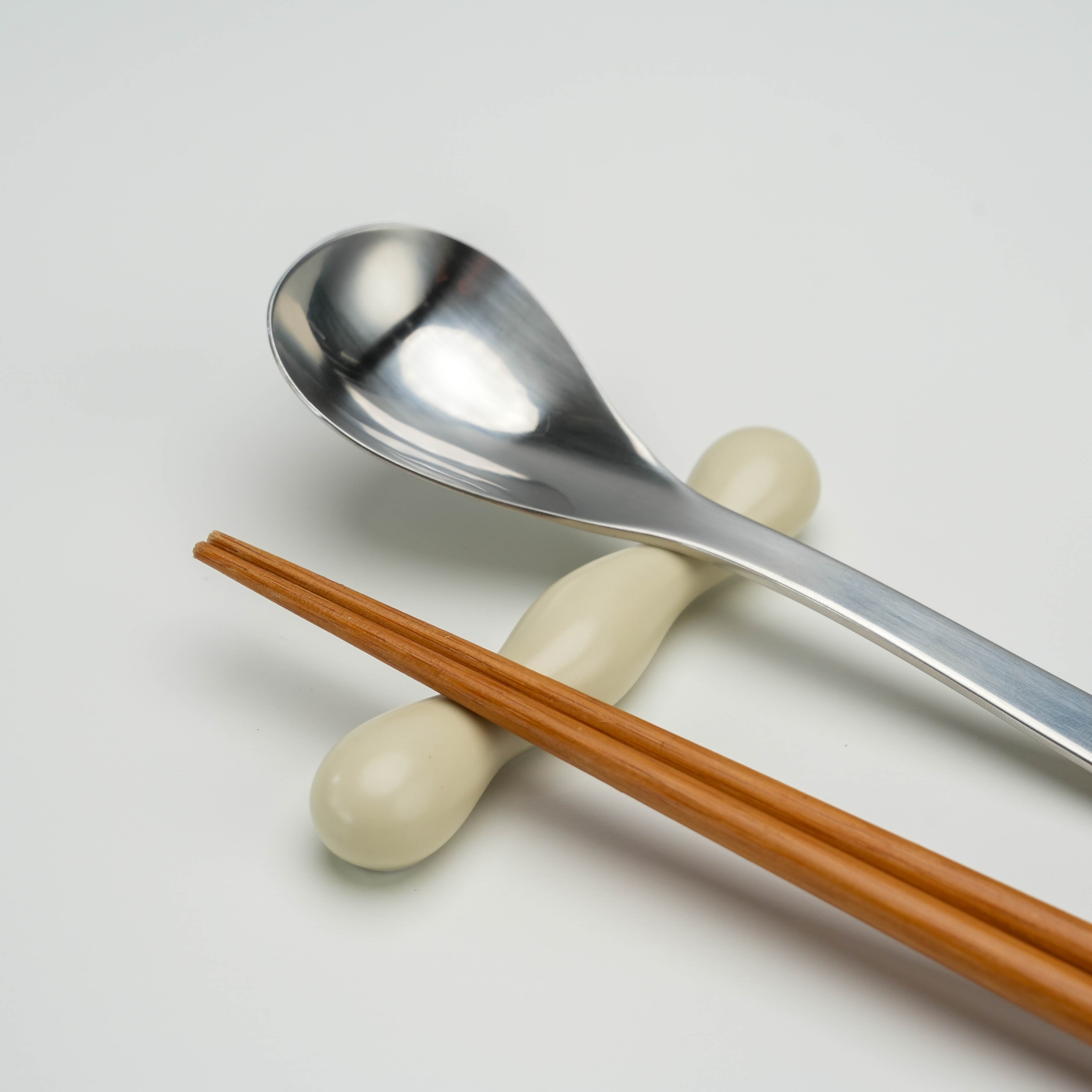 Hasami Ware Hakusan Double Nuts Cutlery Rest