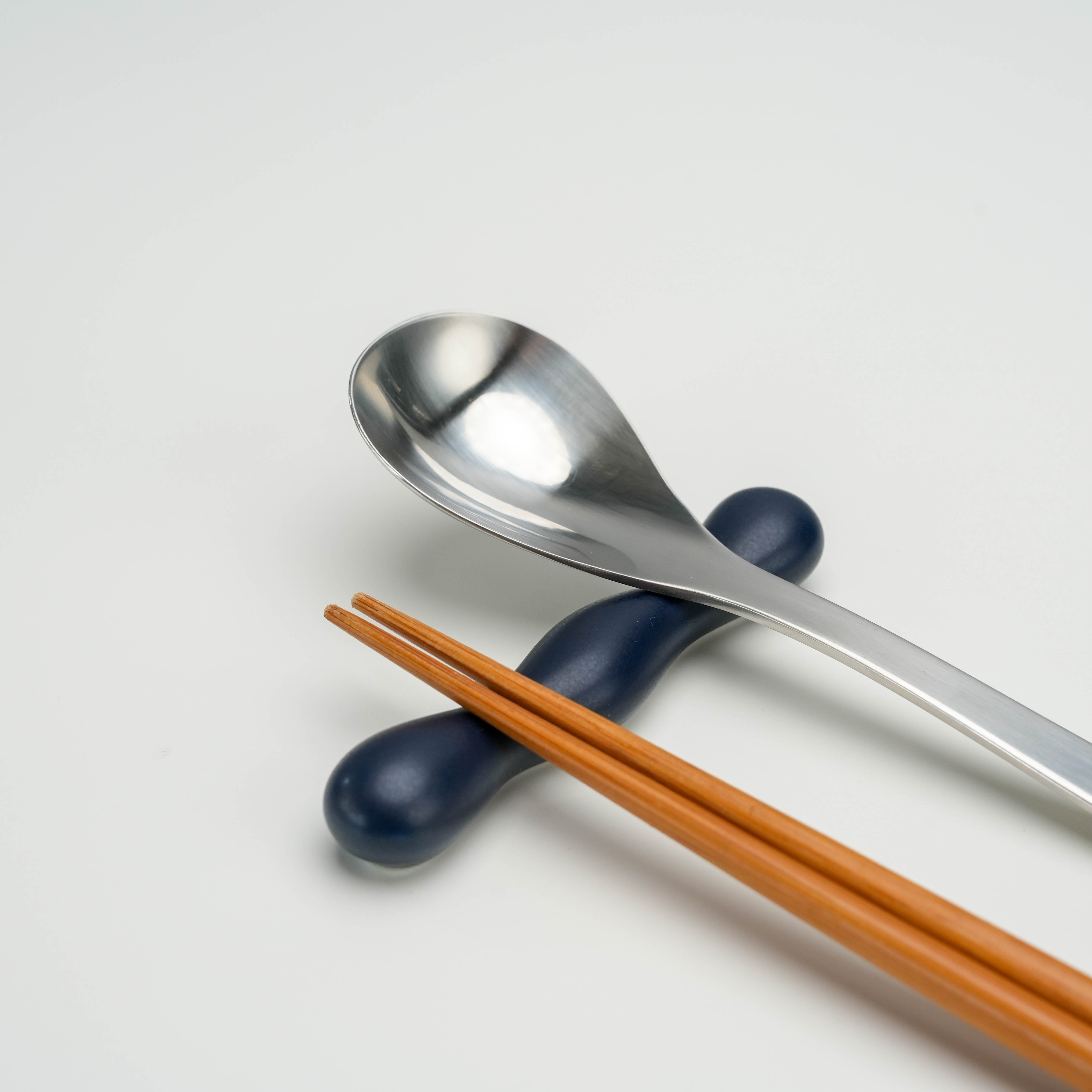 Hasami Ware Hakusan Double Nuts Cutlery Rest