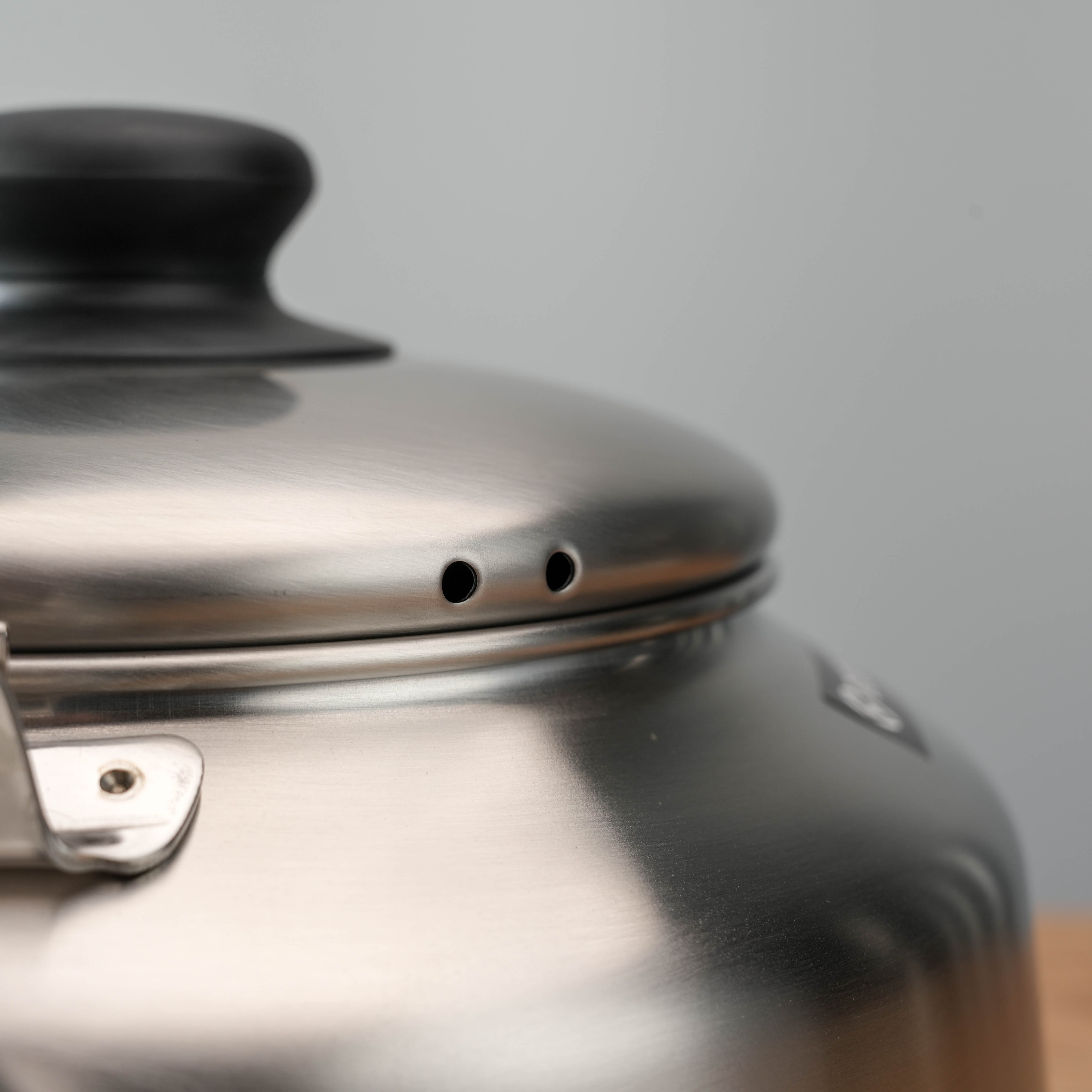 Detail of steam vents on the lid of the Sori Yanagi Kettle - Stainless Steel Kettle, enhancing safety and functionality.