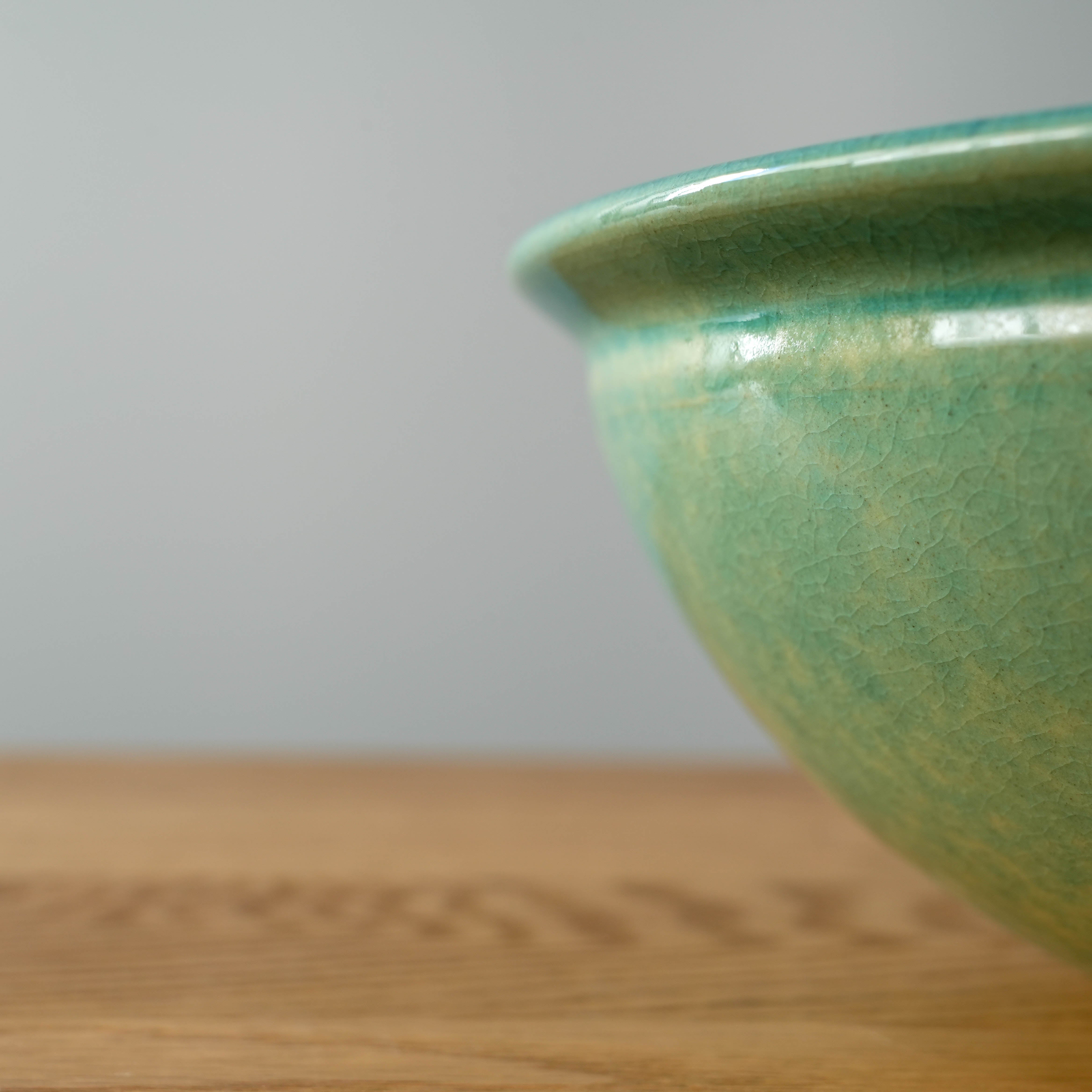 Side detail of the Mino Ware Turkish Blue Donburi Bowl, showcasing its smooth curved shape and artisanal glaze finish.