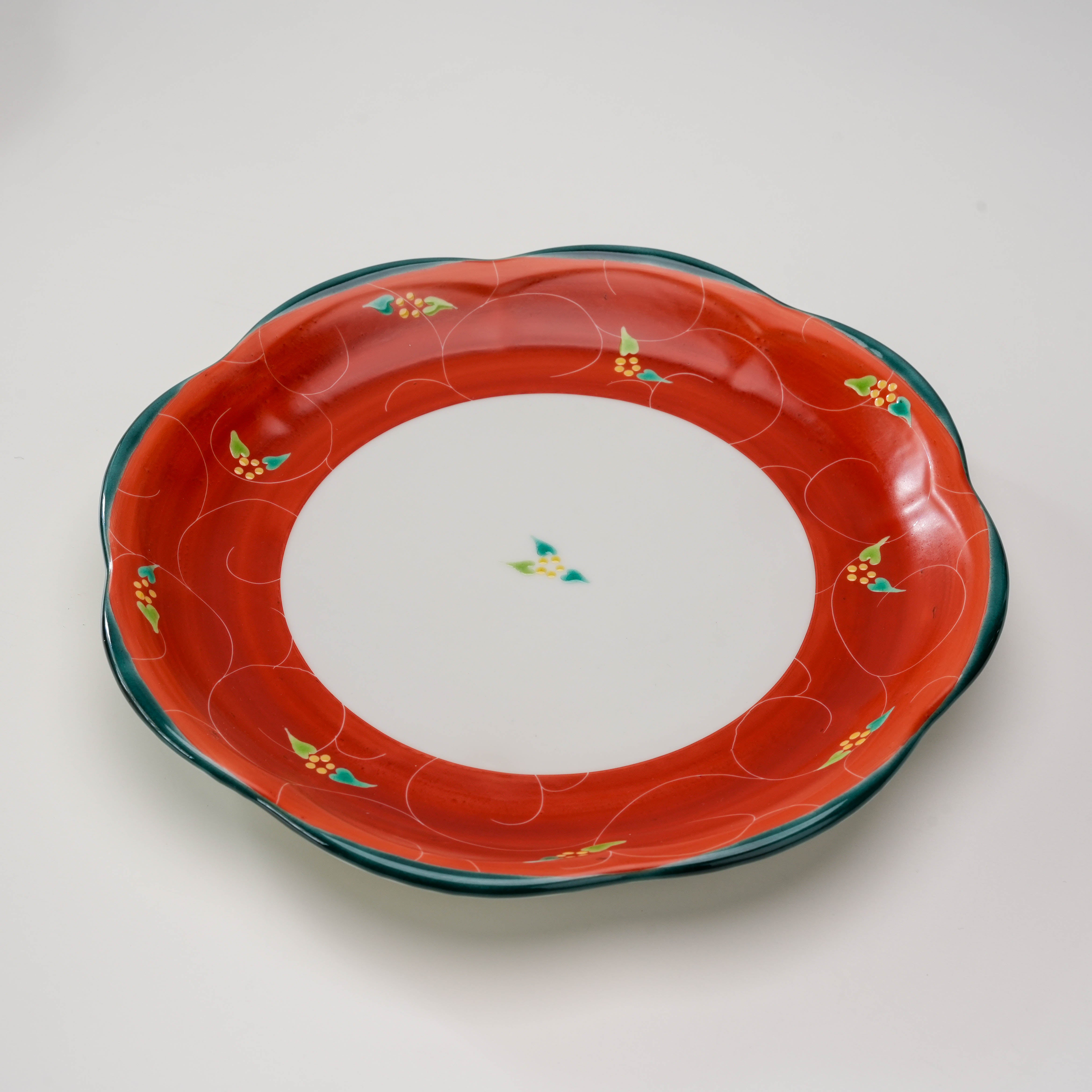 Angled view of 7.5-inch Kutani Ware Plate featuring a scalloped rim, vermilion glaze, and arabesque floral accents.