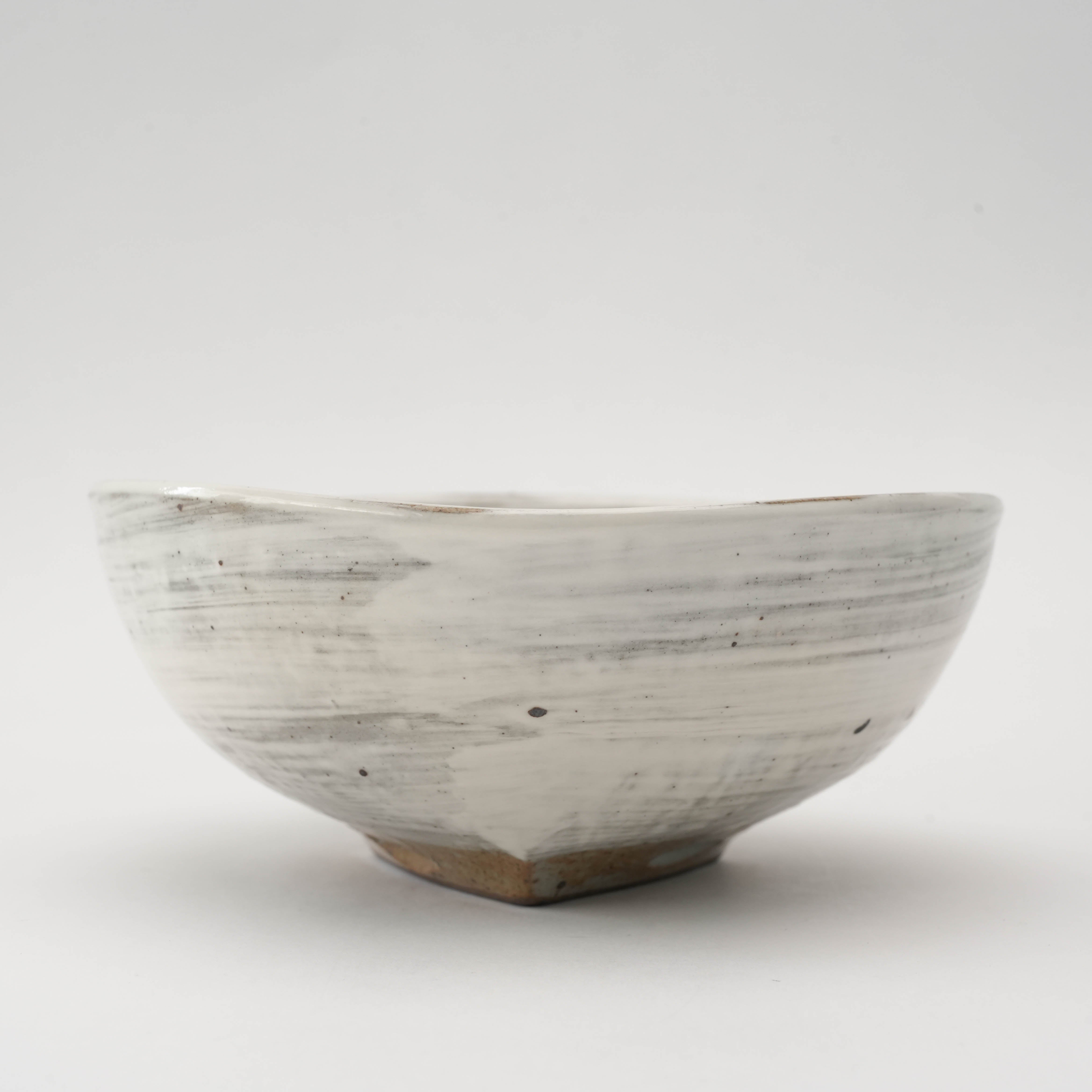 Side profile of Kimikage Triangular Bowl highlighting its triangular shape and artisanal brushwork, perfect for modern tableware collections.