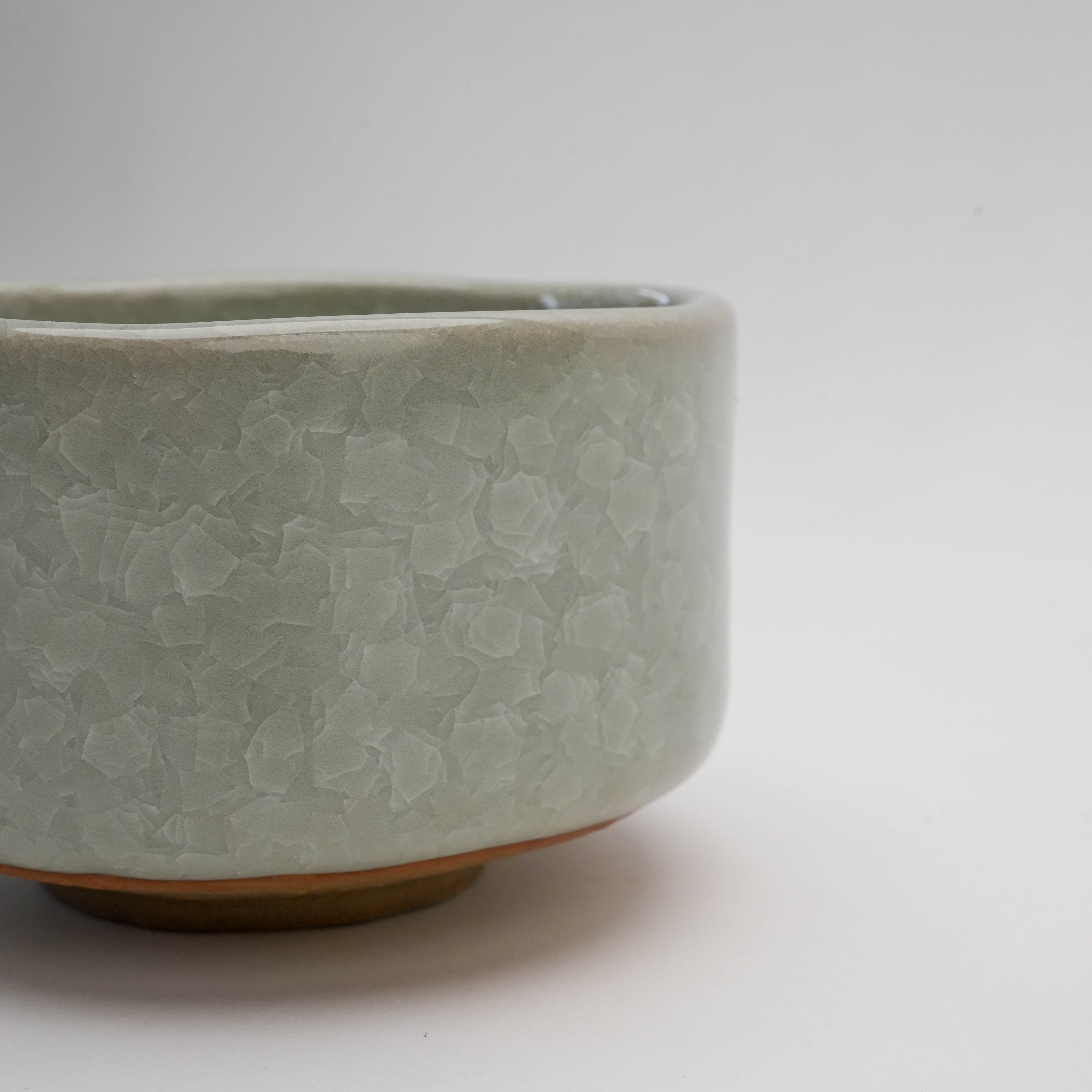 Close-up of Mino Ware White Kan-iri Matcha Bowl highlighting the intricate ice crack glaze texture and ceramic craftsmanship.