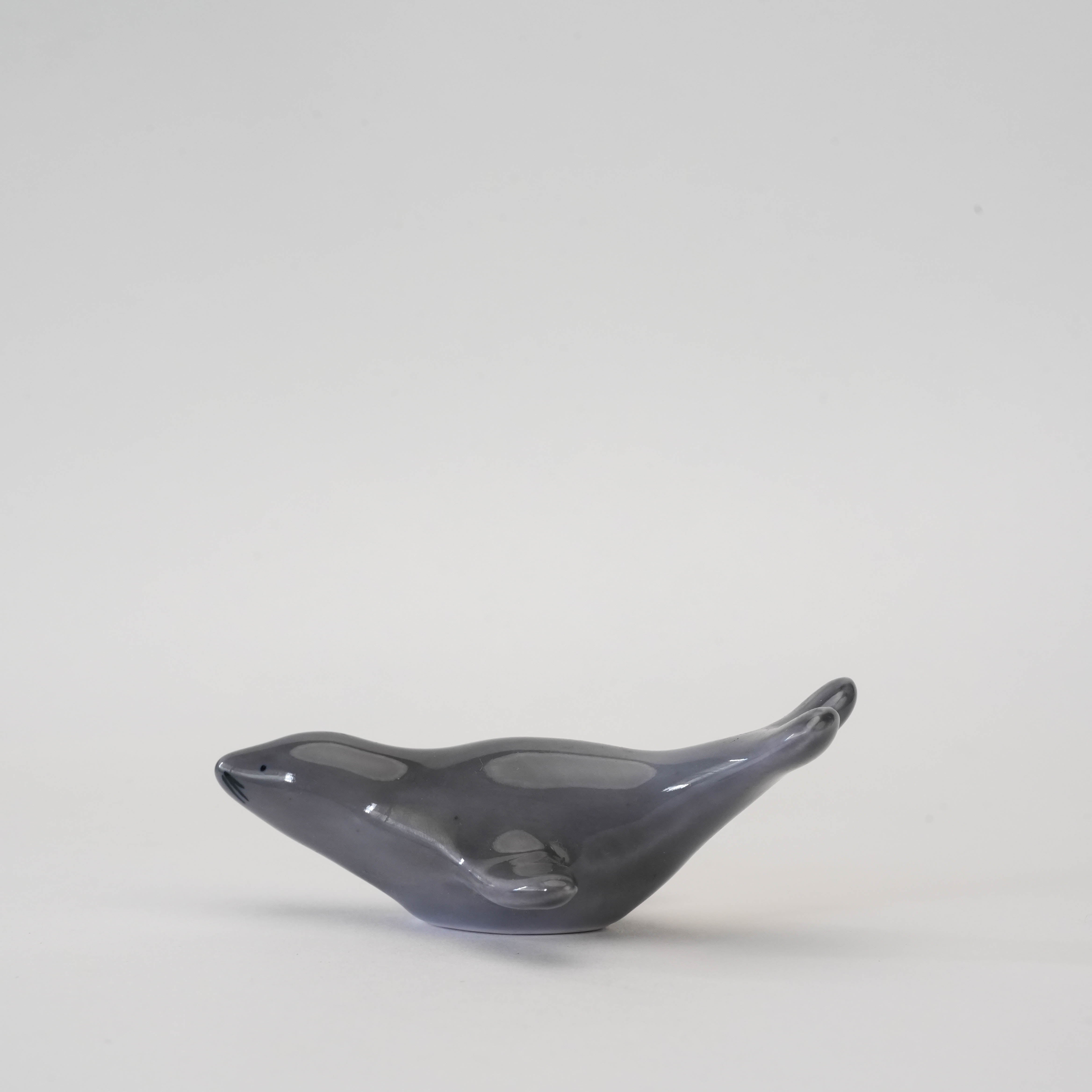 Side view of the Arita Warehouse Fur Seal Chopstick Rest in smooth gray porcelain, a charming addition to chopstick accessory collections.