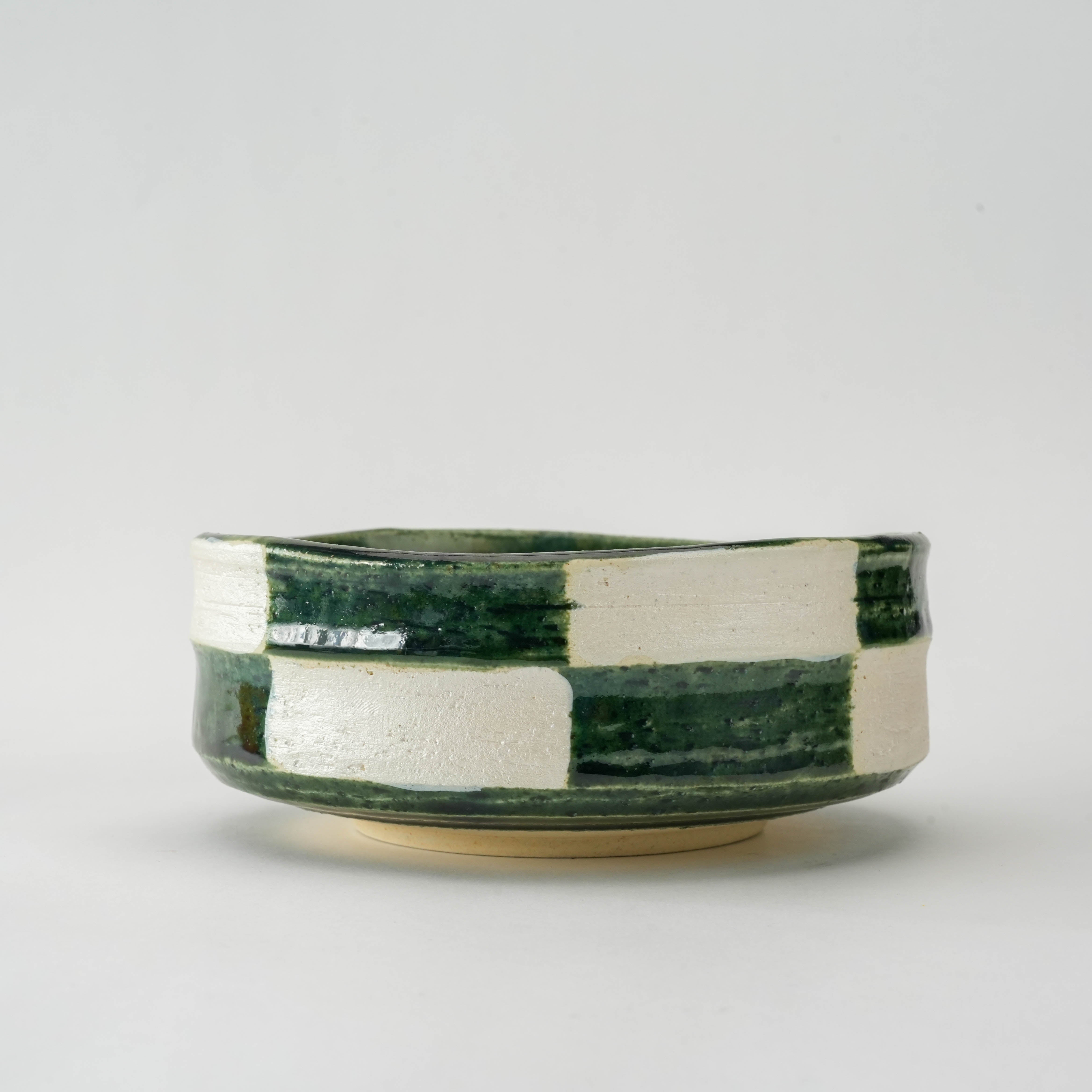 Side profile of Japanese Mino Ware Kiritsuke Bowl with hand-glazed Oribe green and white Ichimatsu pattern, perfect for elegant dining.