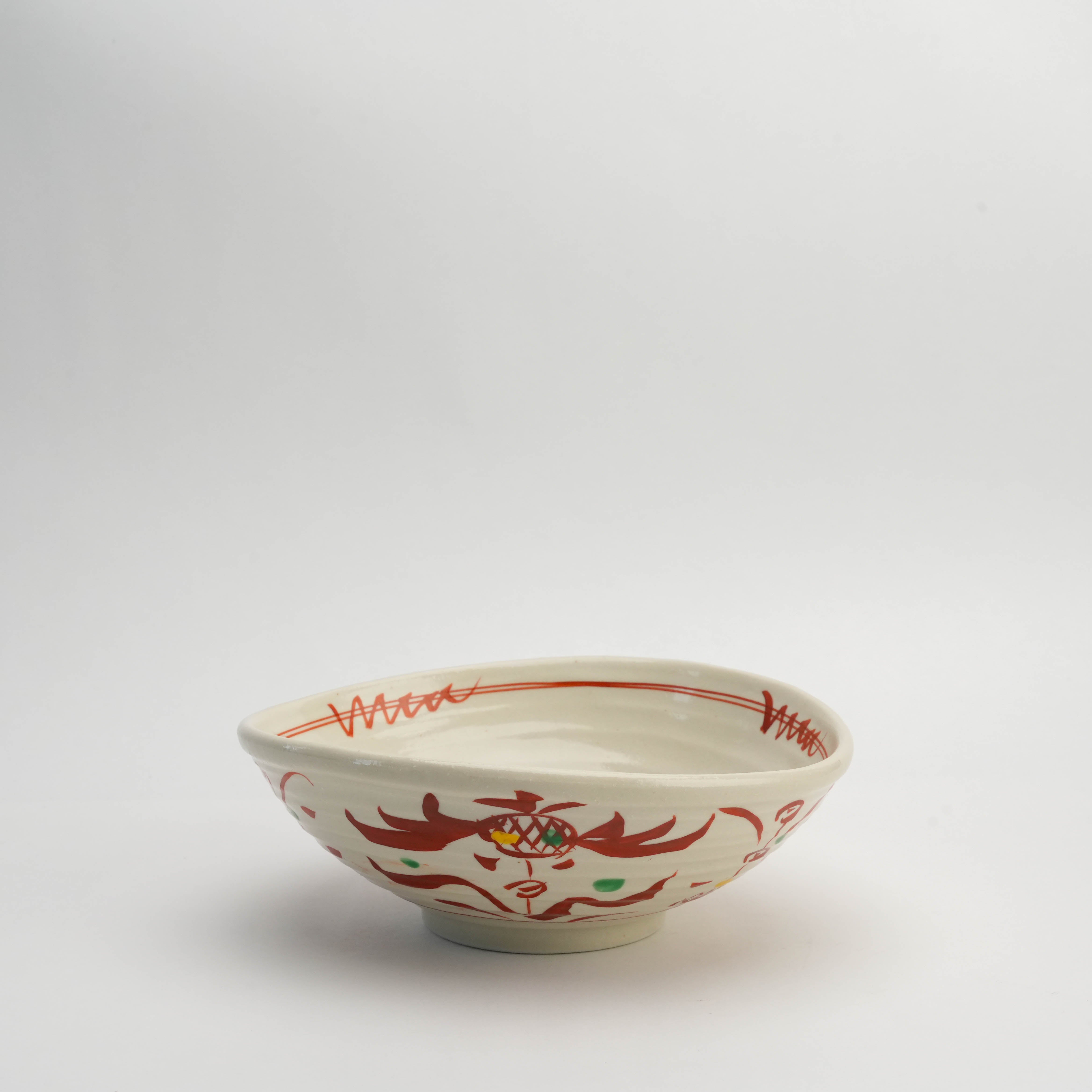 Mino Ware Kohiki Bowl - Japanese Bowl with large twisted design and red akae motifs, ideal for serving noodles or salads.