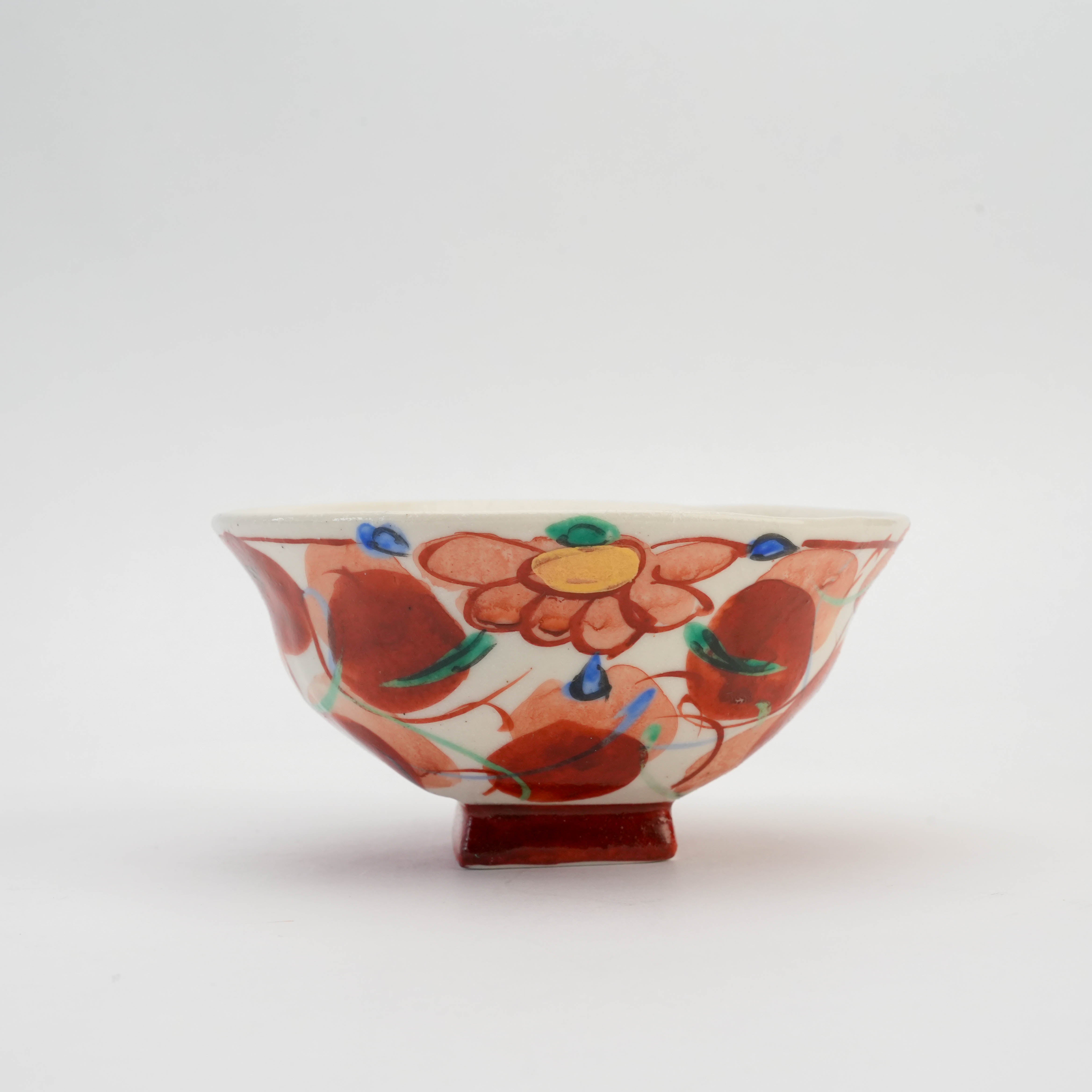 Close-up of Mino Ware Akae Konoha Rice Bowl showcasing detailed hand-painted red and orange floral artwork on a cream ceramic surface.
