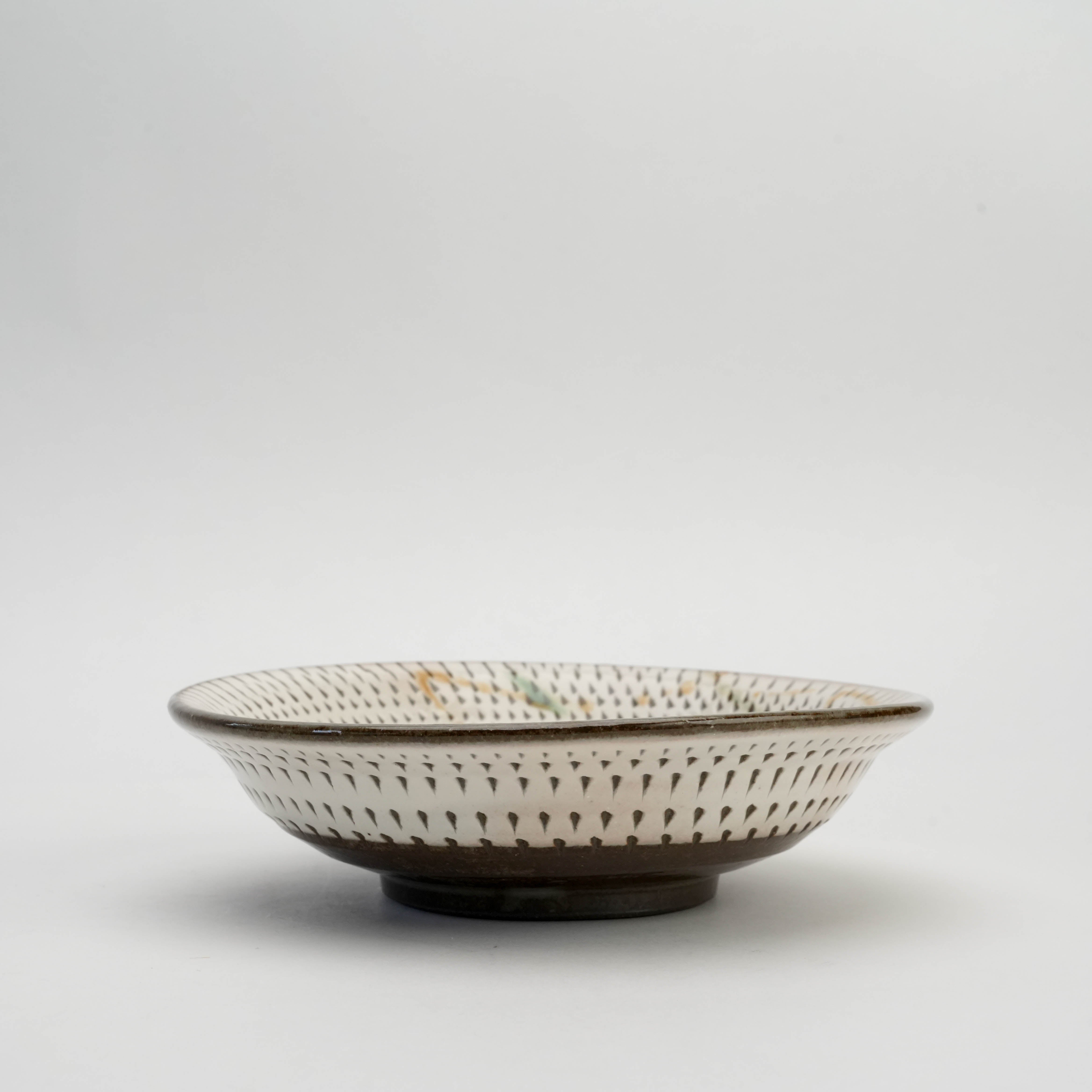 Side profile of Mino Ware Carved Bowl - Japanese Bowl | Tobikanna Style, 17.5cm with raised foot and detailed hand-carved surface.