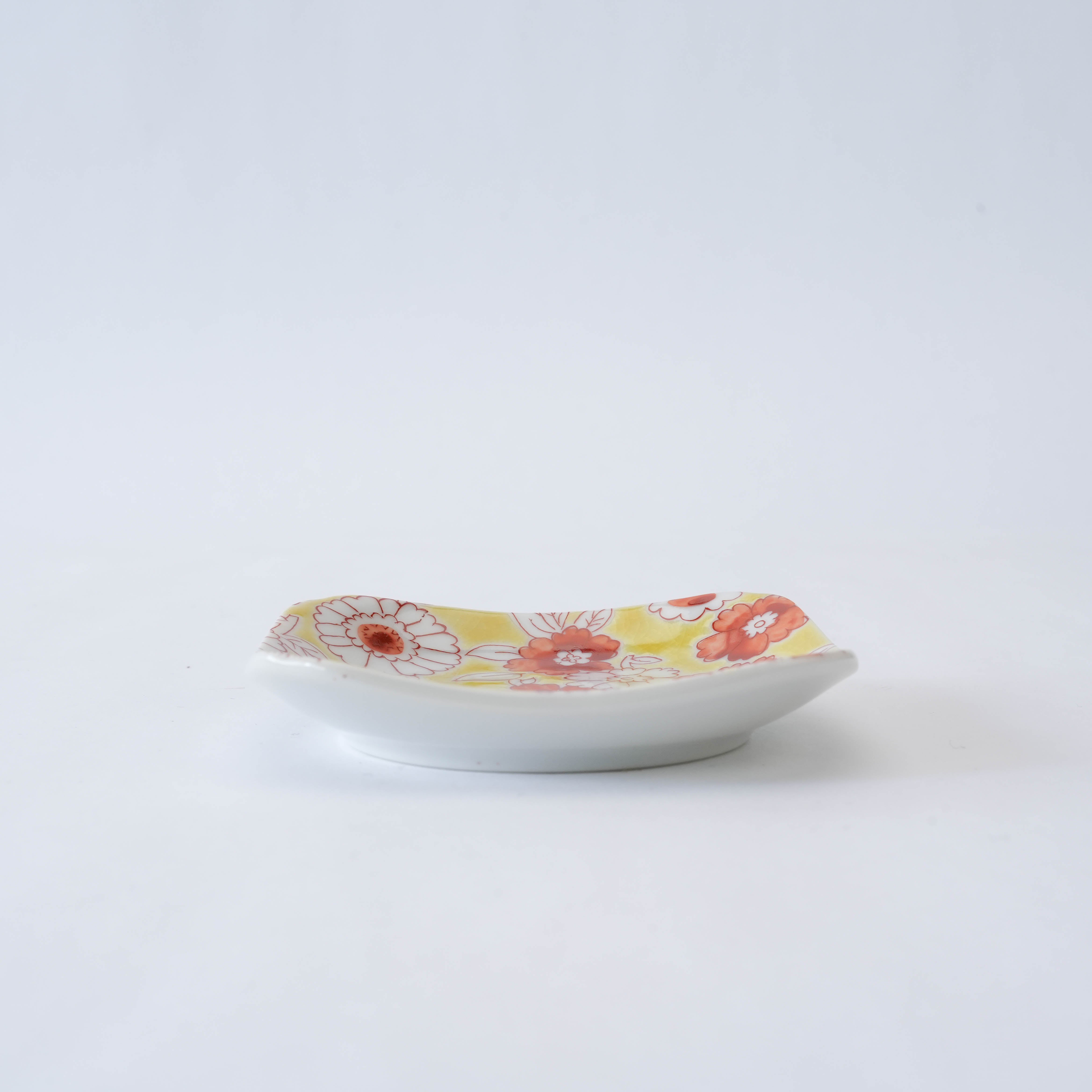Kutani Ware Flower Shower Small Plate – Yellow