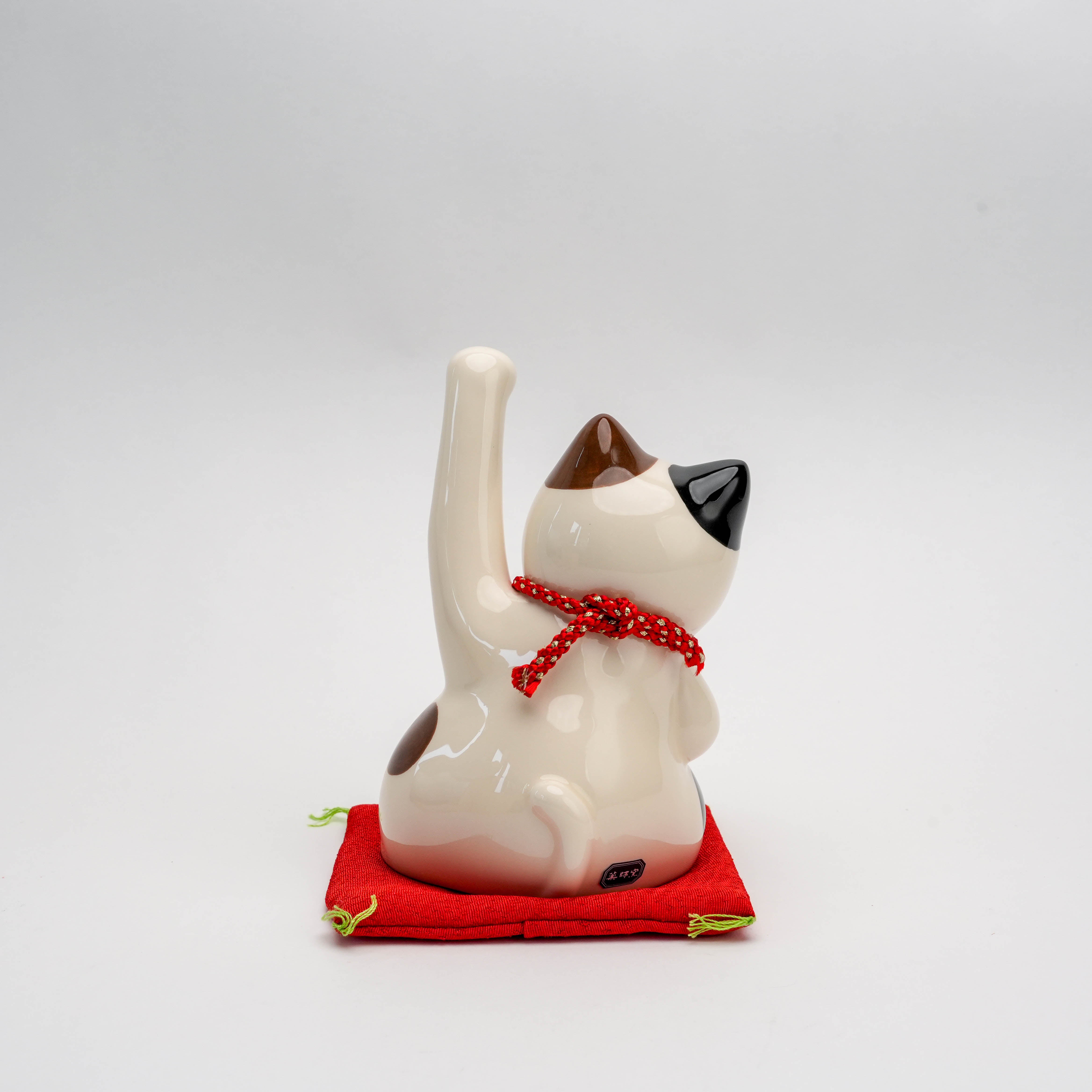 Yakushigama Welcome Great Fortune Beckoning Cat