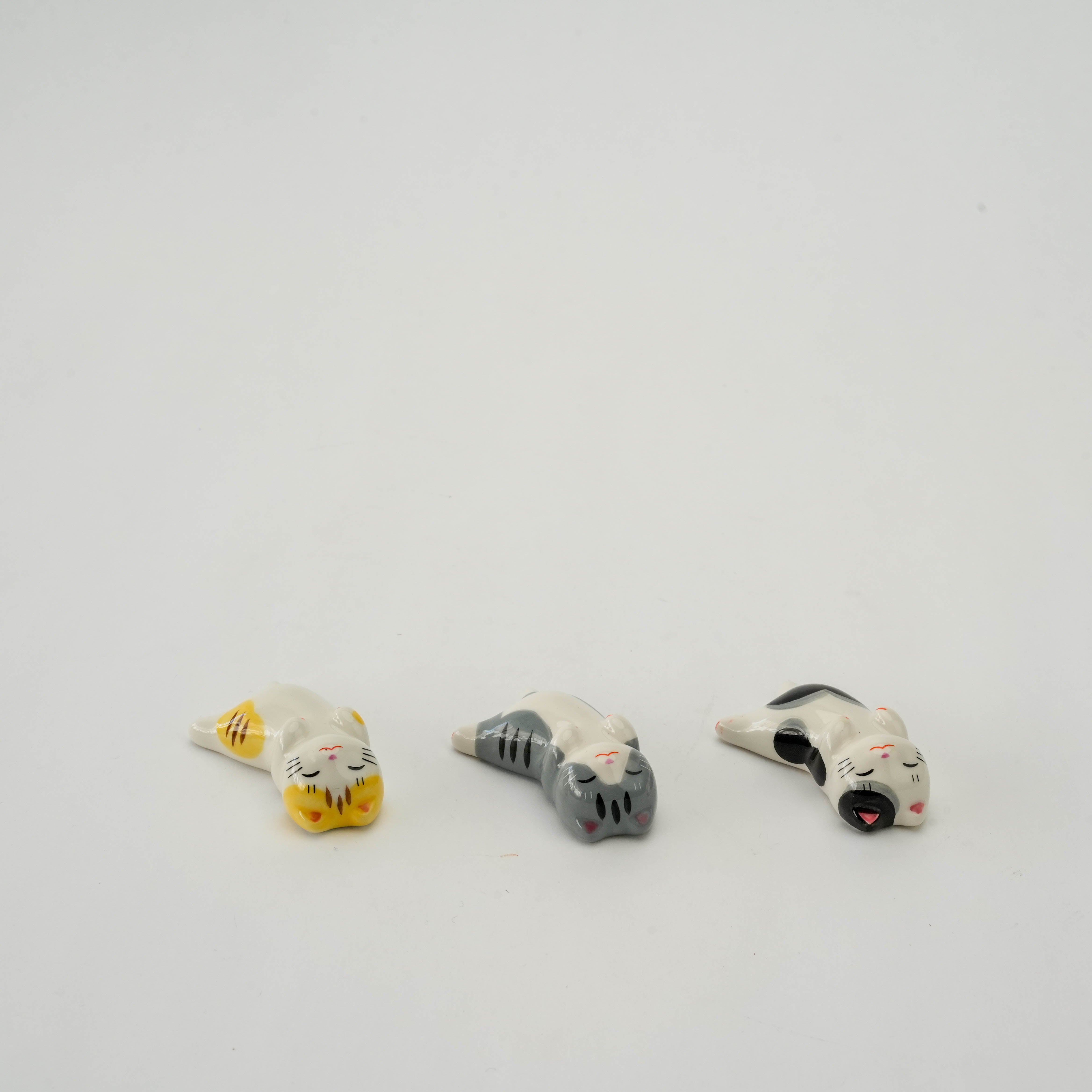 Yakushigama Cat Lying Down Chopstick Rest 3 Set