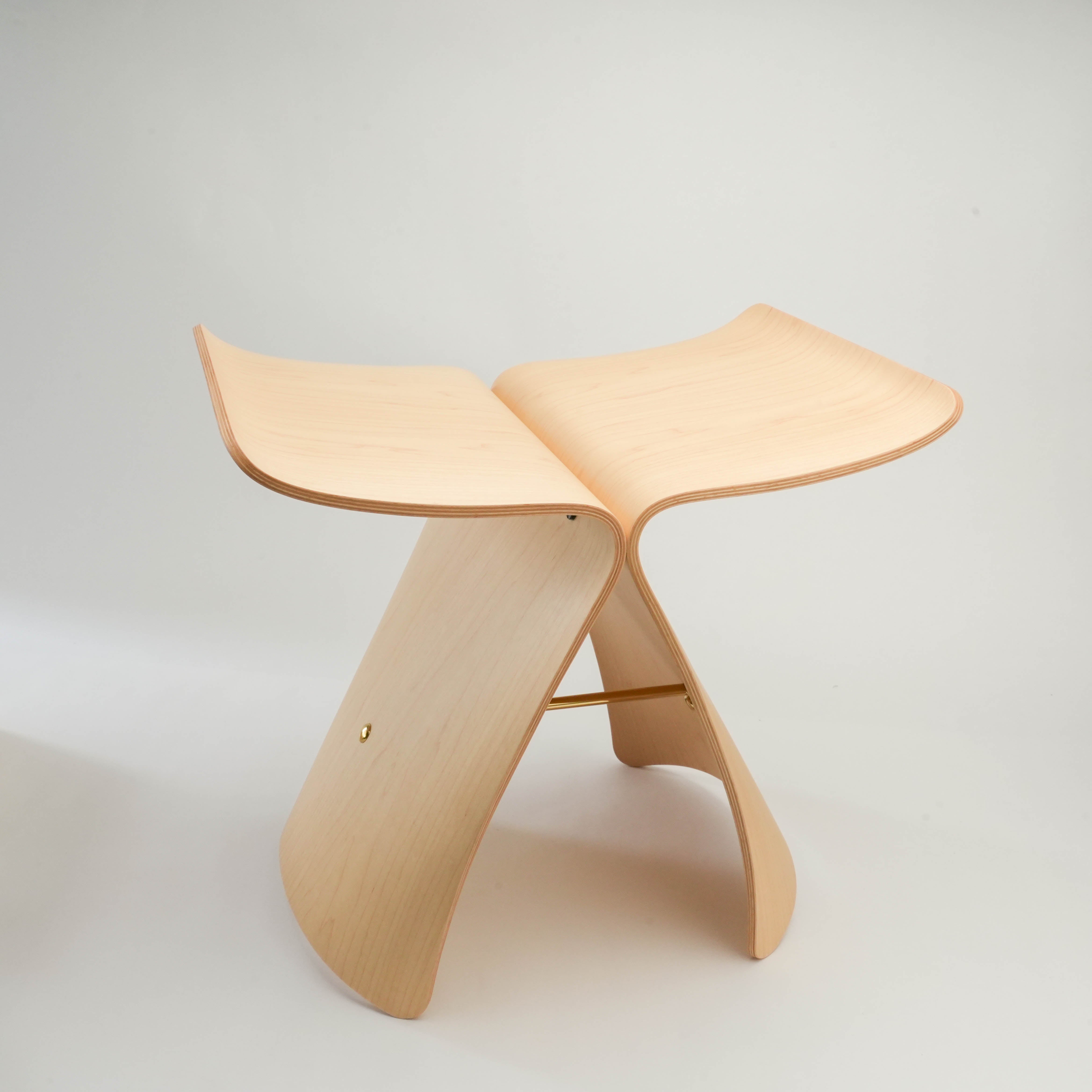 Butterfly Stool - Iconic Design by Sori Yanagi in light molded plywood with brass hardware, showcasing elegant sculptural curves.