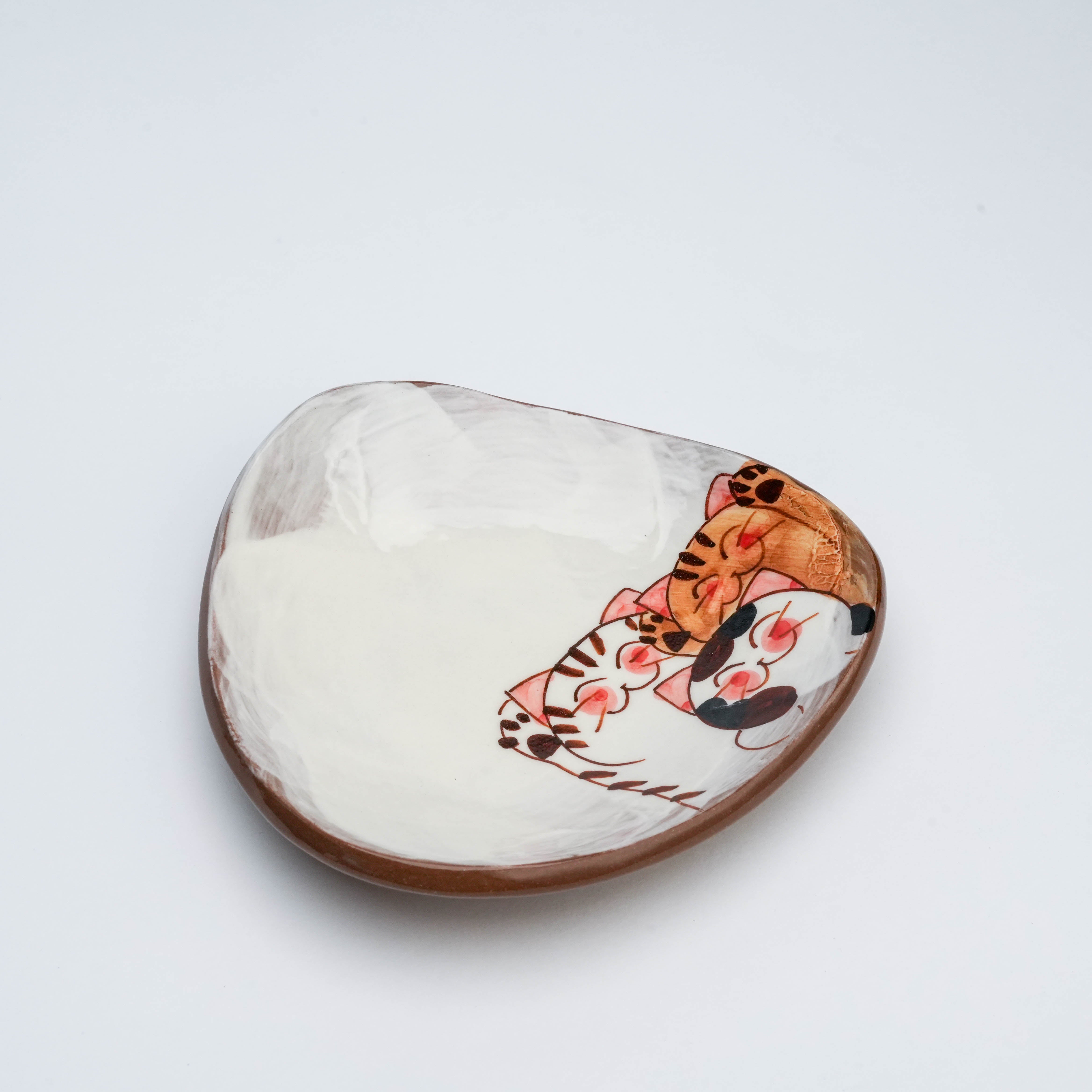 Hasami Ware Three Friendly Cats Triangle Plate