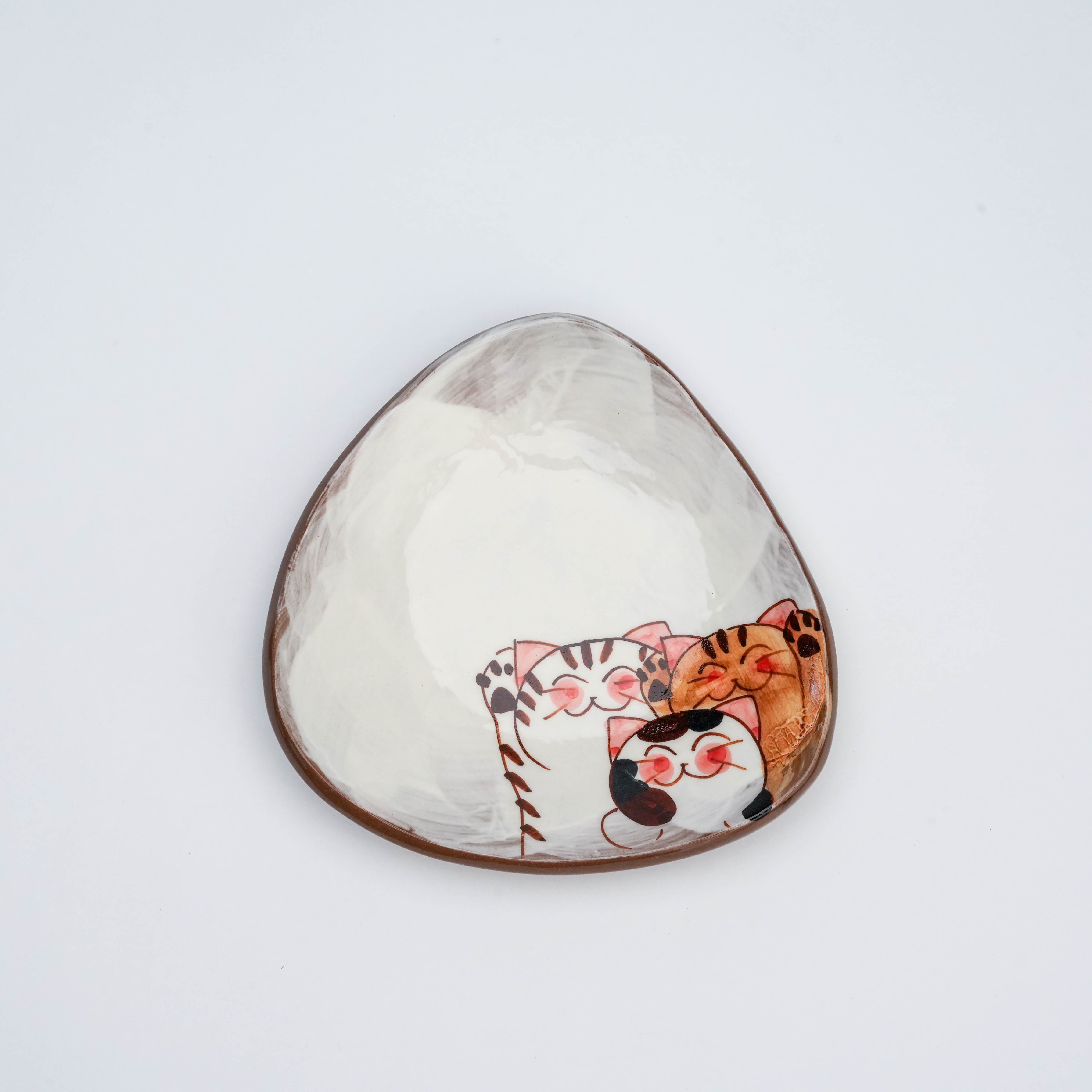 Hasami Ware Three Friendly Cats Triangle Plate