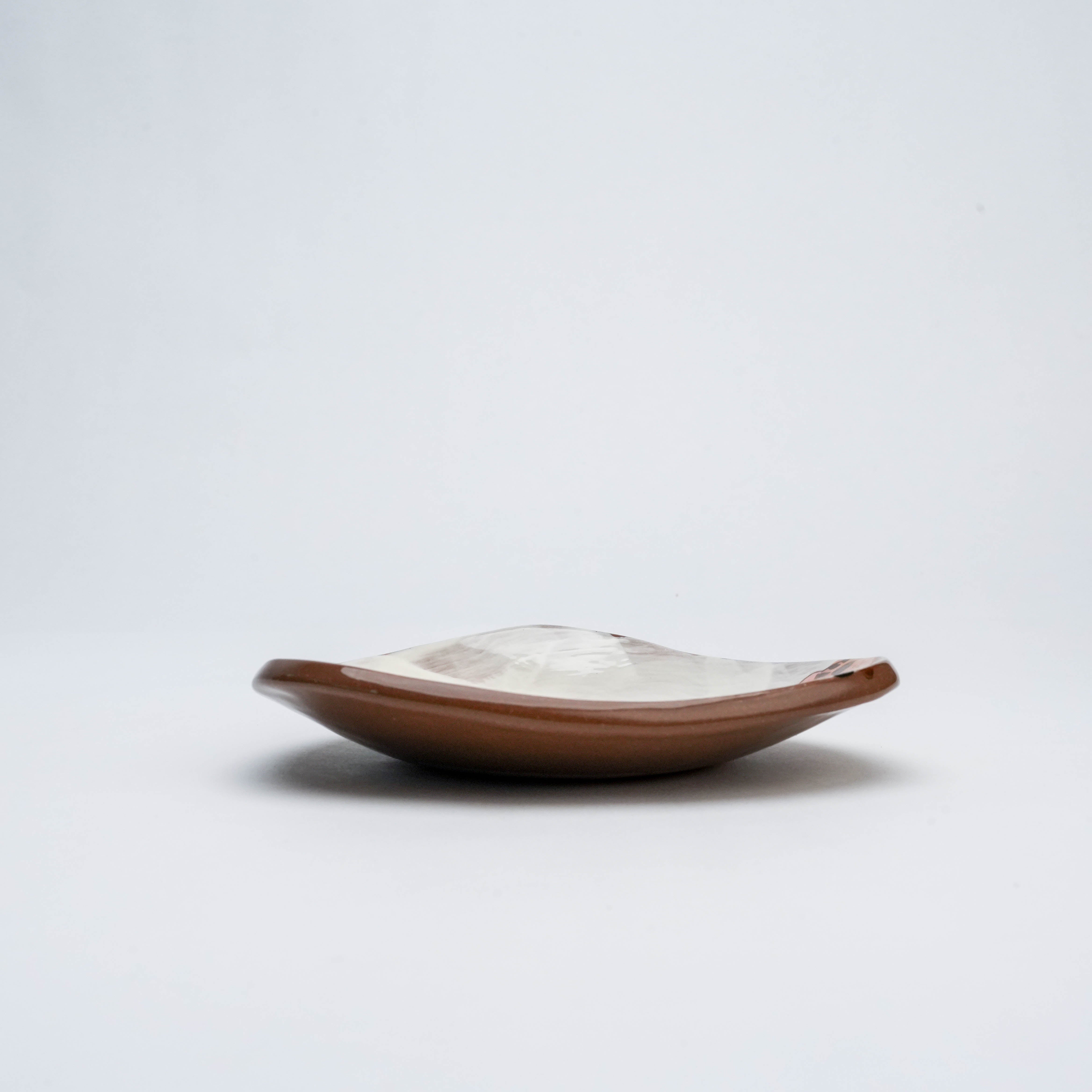 Hasami Ware Three Friendly Cats Triangle Plate