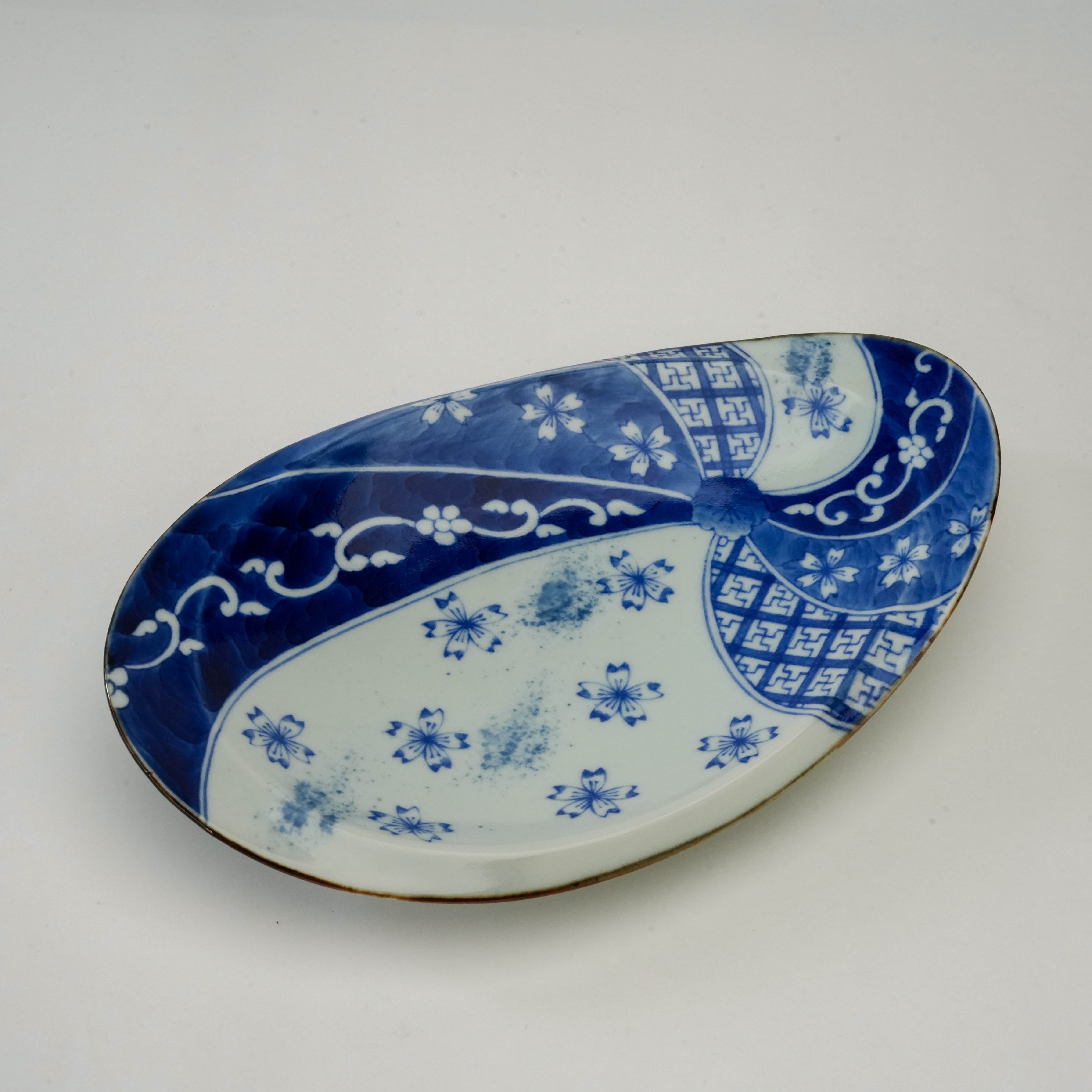 Arita Ware Auspicious Pattern Wave Plate - Kanemon Kiln