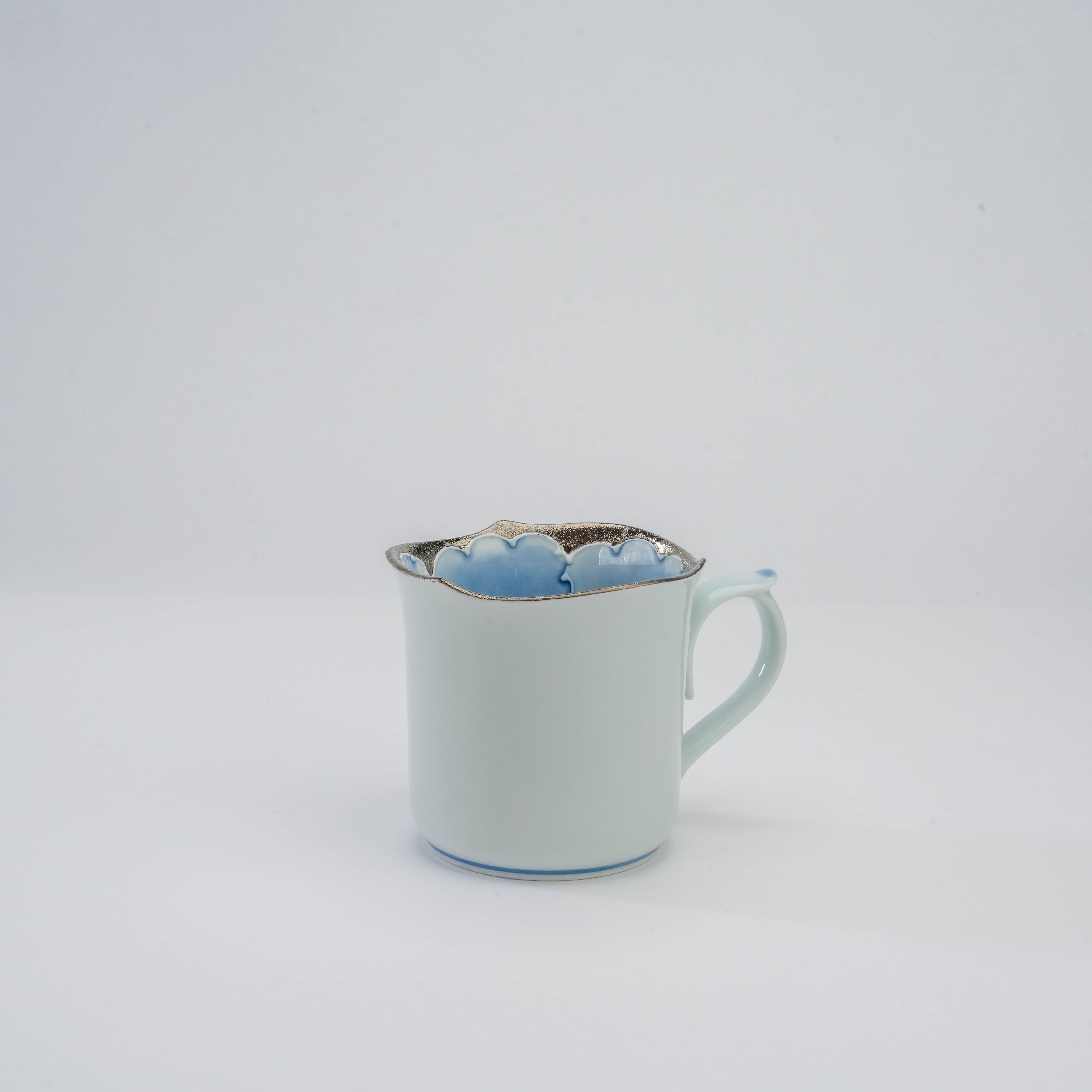 Arita Ware Bunzan Kiln Peony Mug – Blue & Silver Inner Pattern