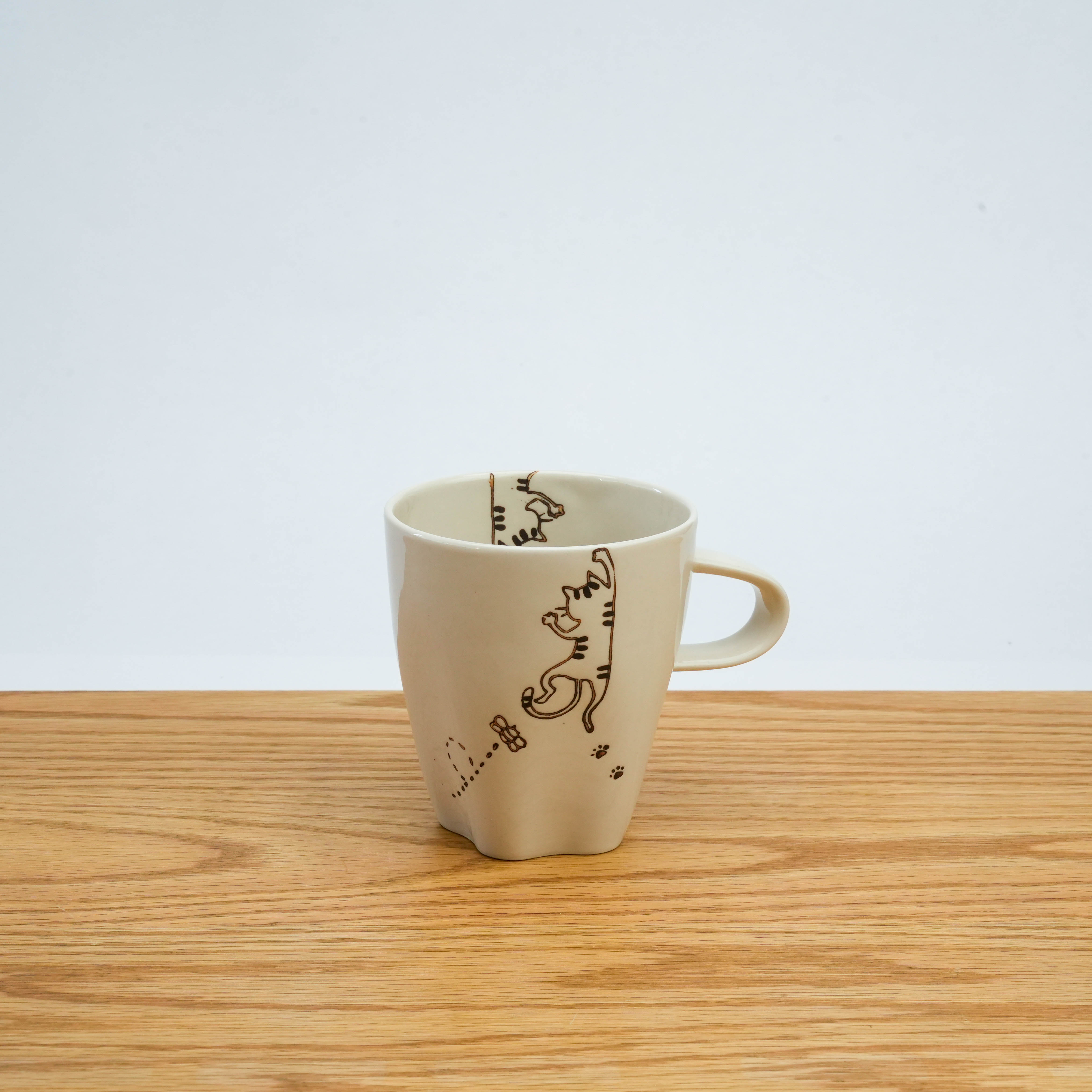 Hasami Ware Hanging Cat Paw Mug
