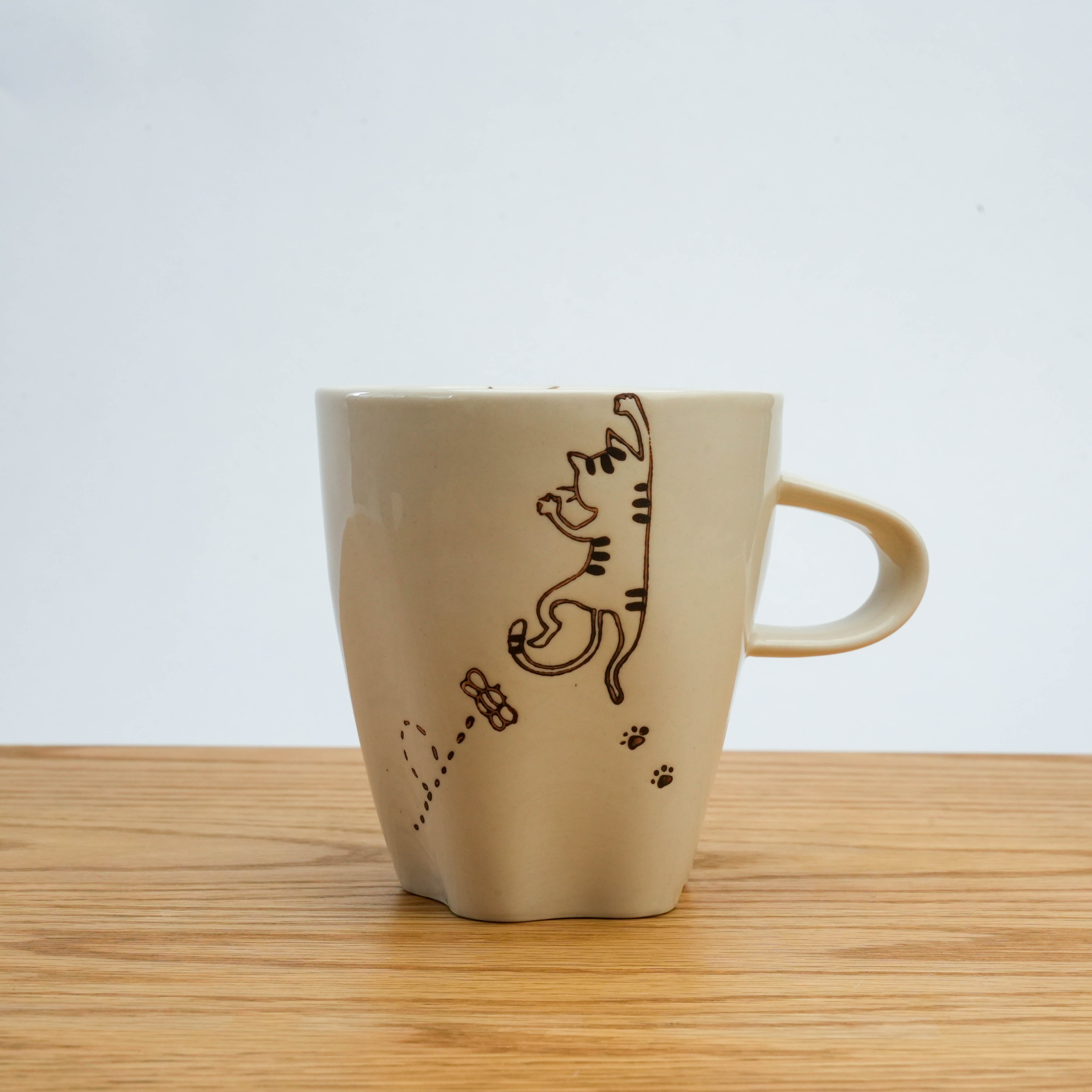 Hasami Ware Hanging Cat Paw Mug