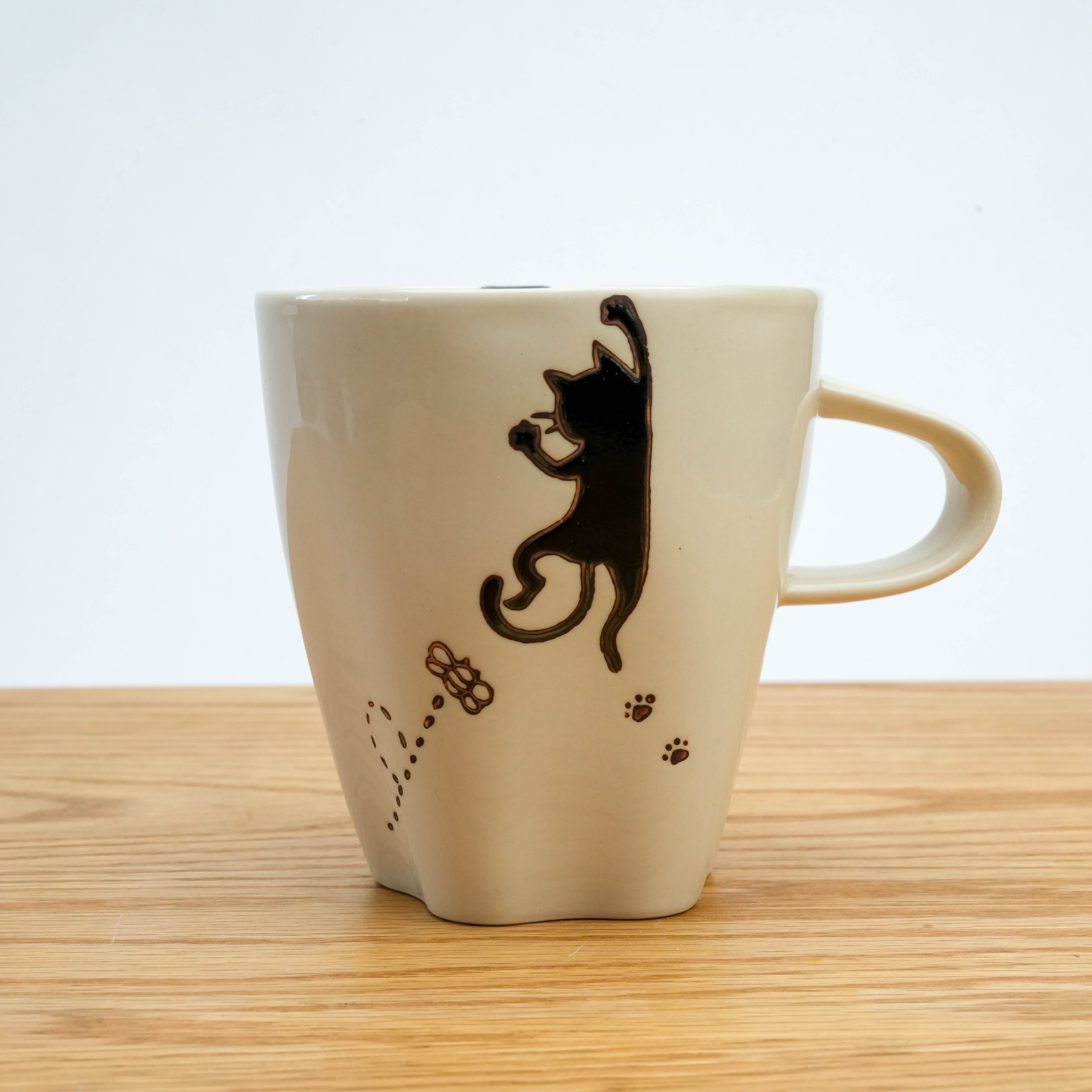 Hasami Ware Hanging Cat Paw Mug
