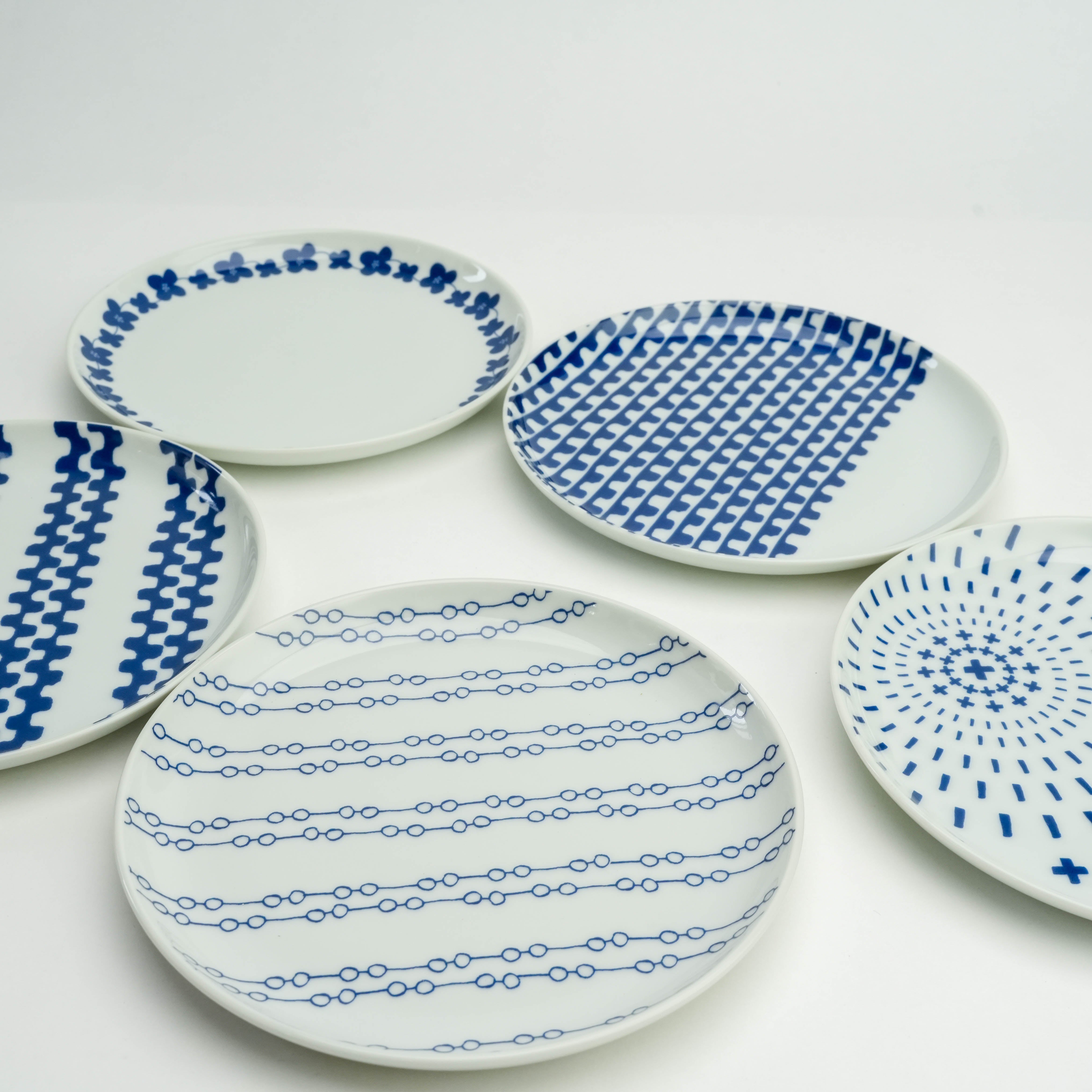 Hasami Ware Medium Plate Chouette Blue