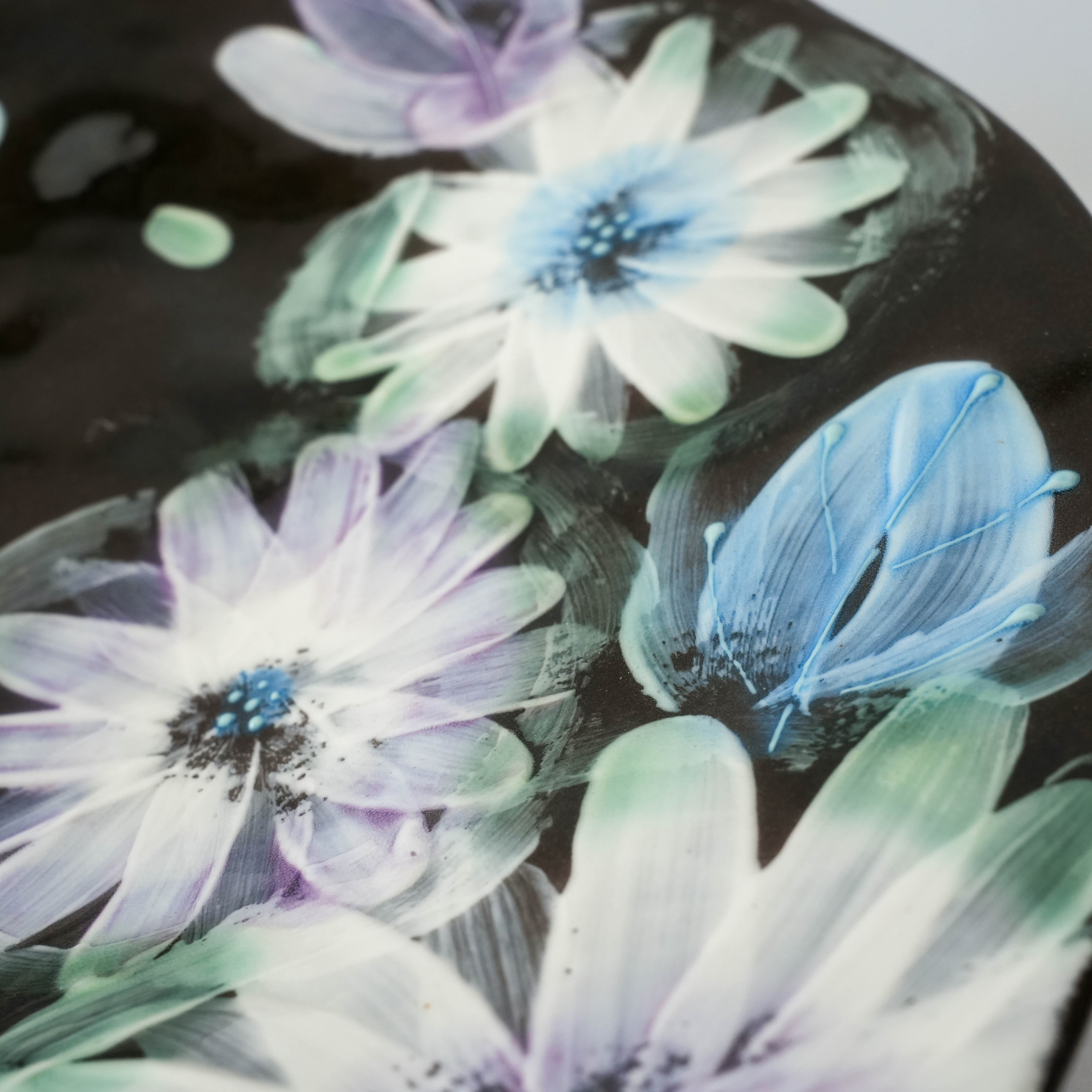 Seto Ware Floral Pasta Plate – Violet on Black