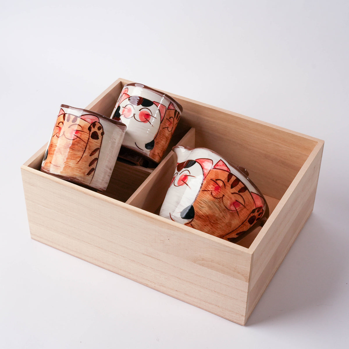 Hasami Ware Three Friendly Cats Tea Set