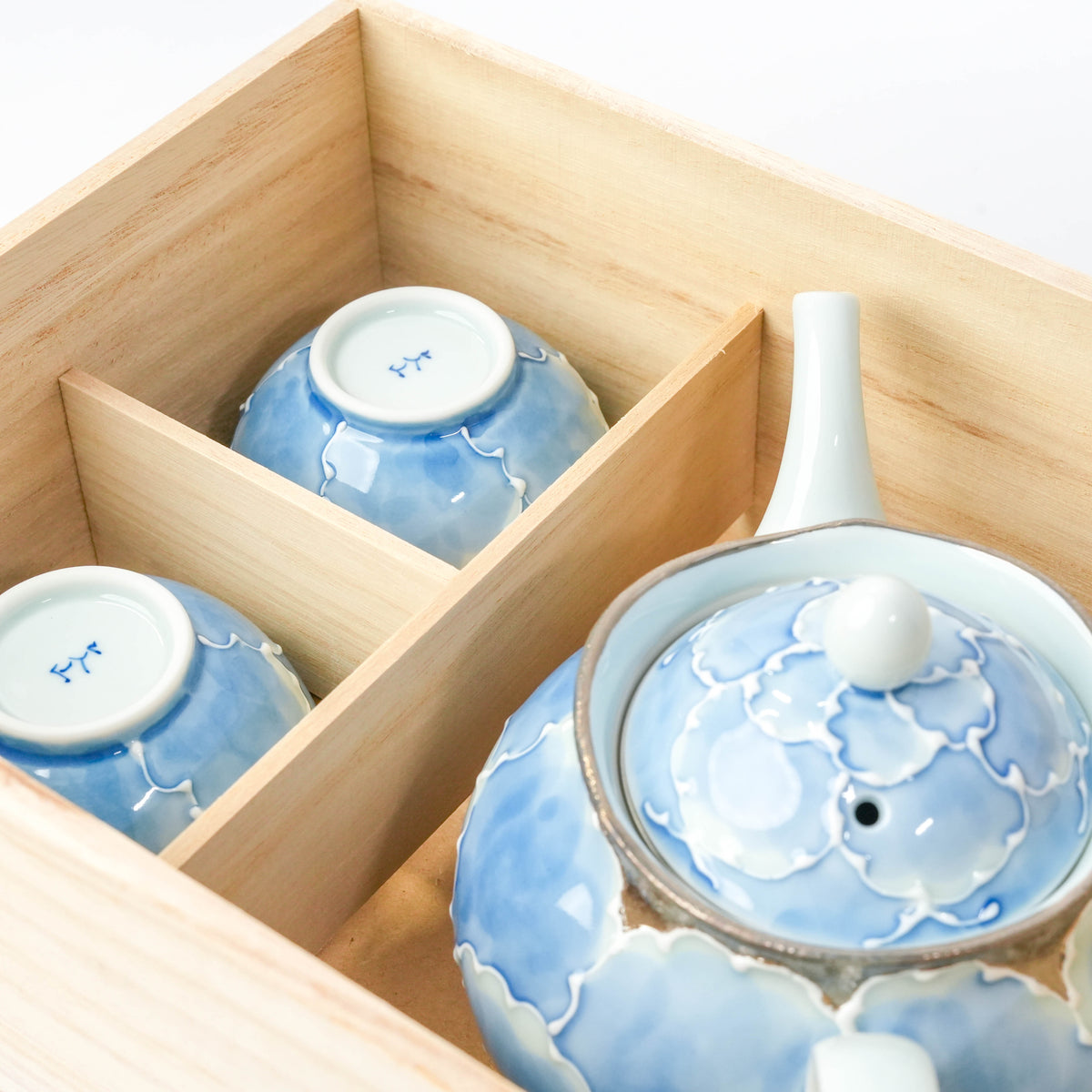 Arita Ware Bunzan Kiln Peony Tea Gift Set – Blue & Silver