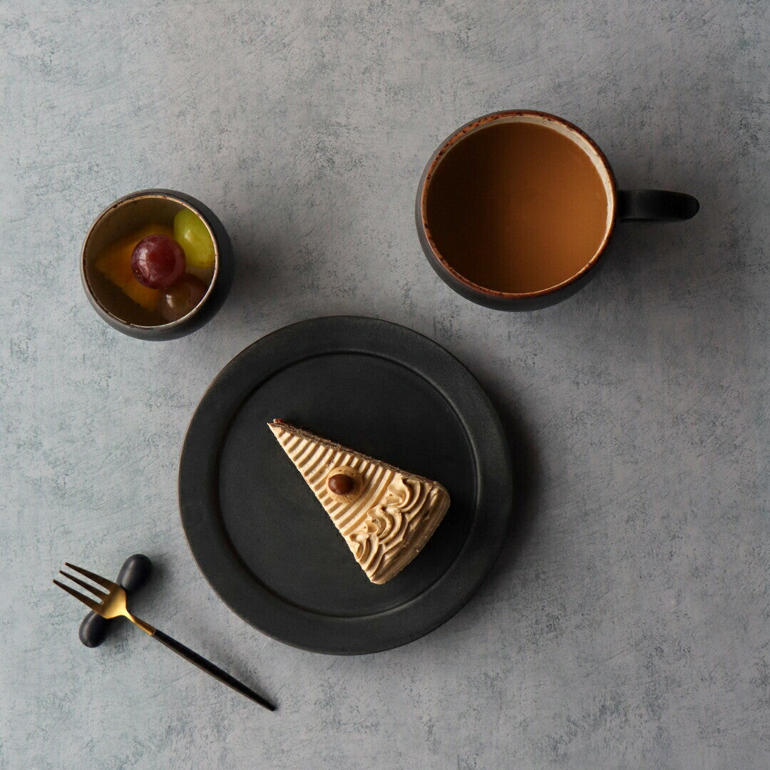 Arita Ware B&W Wabi Sabi Rim Plate