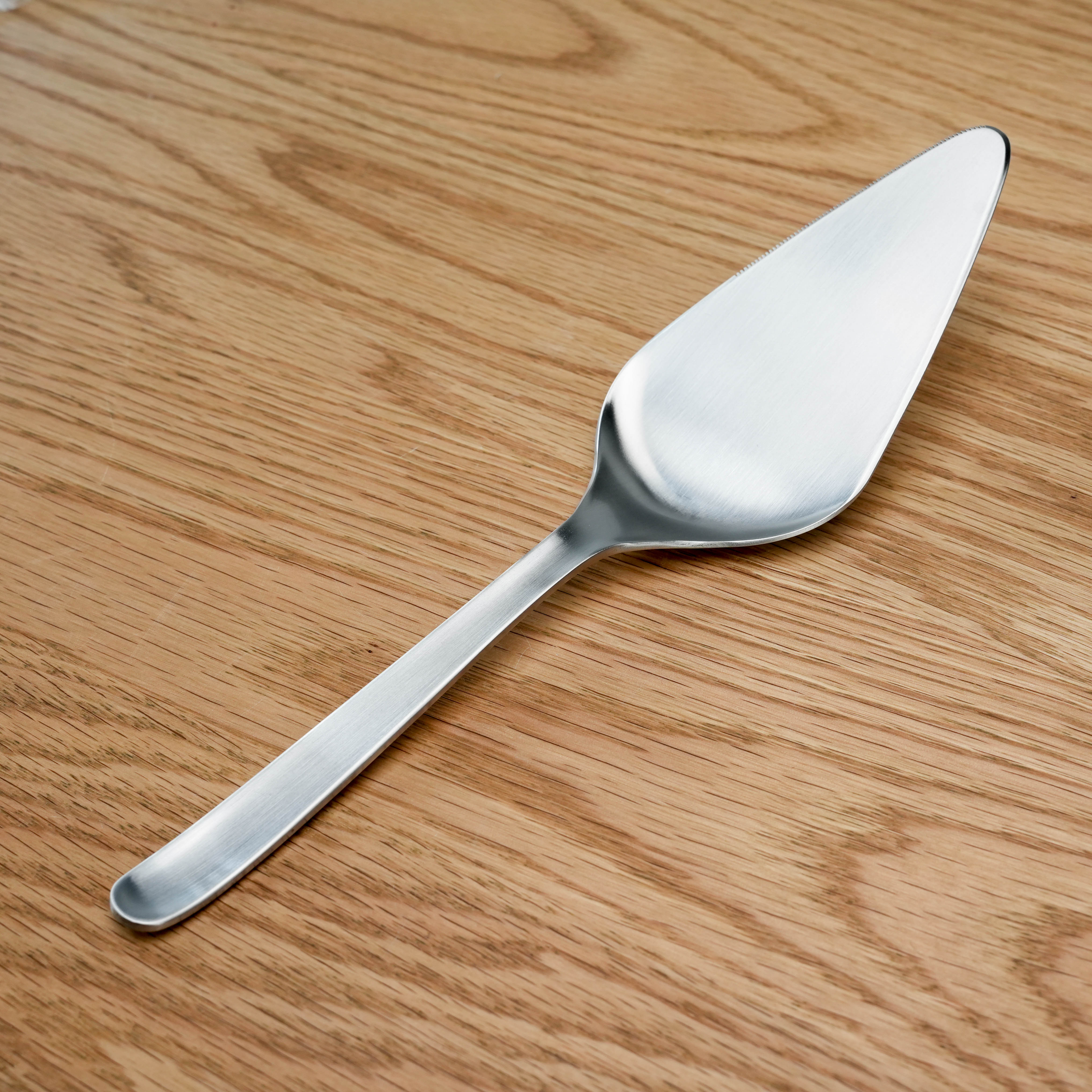 Sori Yanagi Cake Server - Stainless Steel | Cake Slicer Japanese with sleek brushed finish, ideal for precise cake serving and slicing.