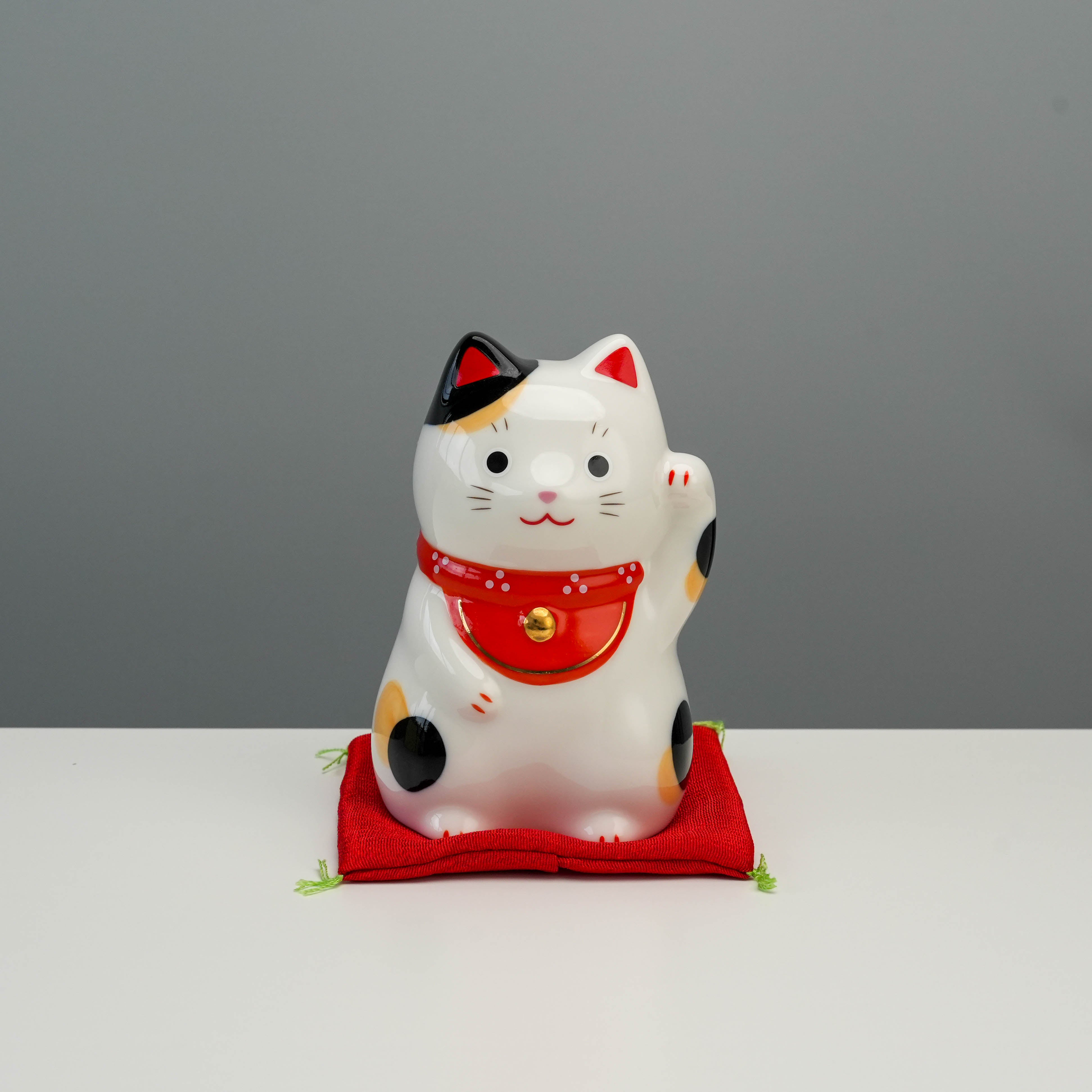 Yakushigama Bliss Beckoning Cat Mike