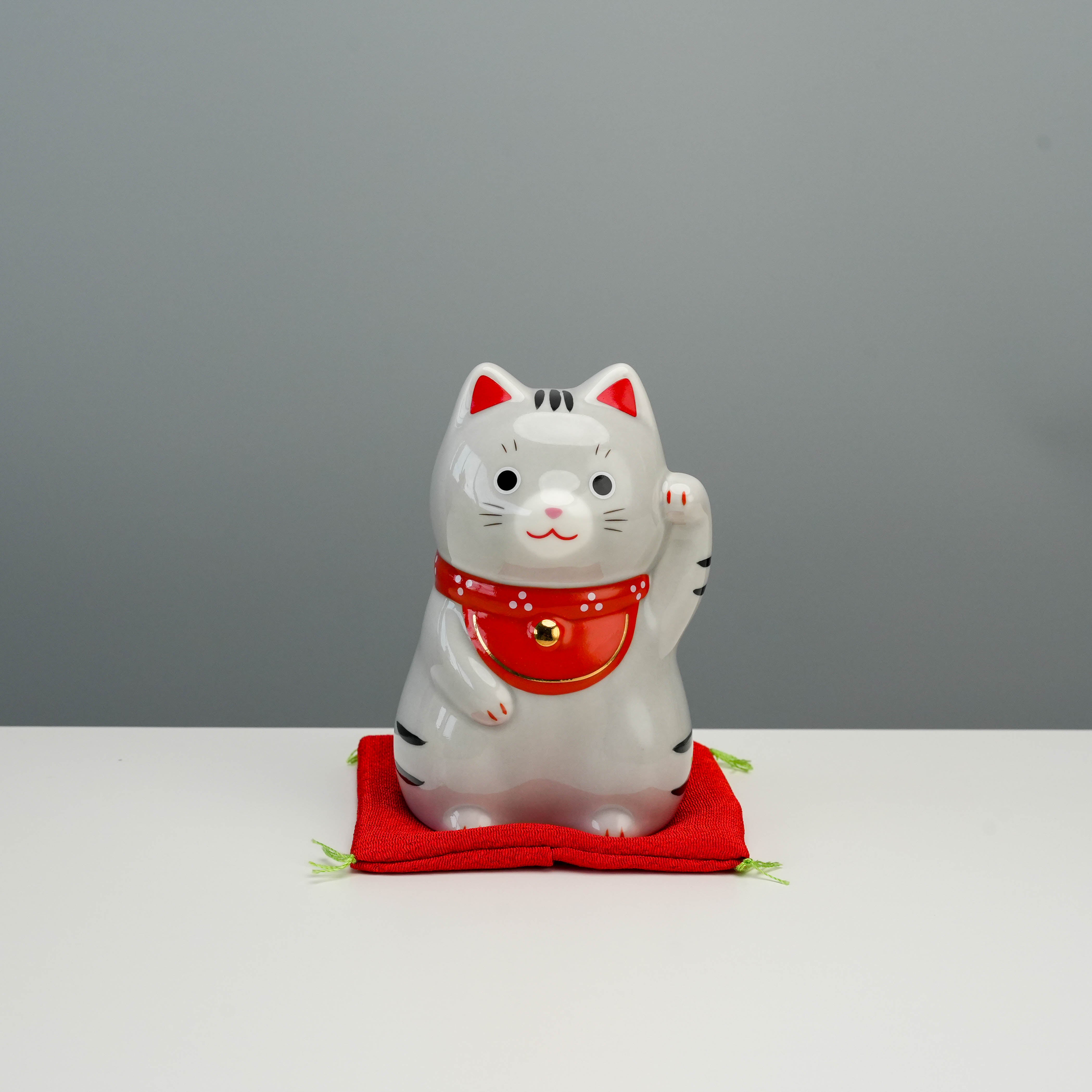 Yakushigama Bliss Beckoning Cat Sabatora
