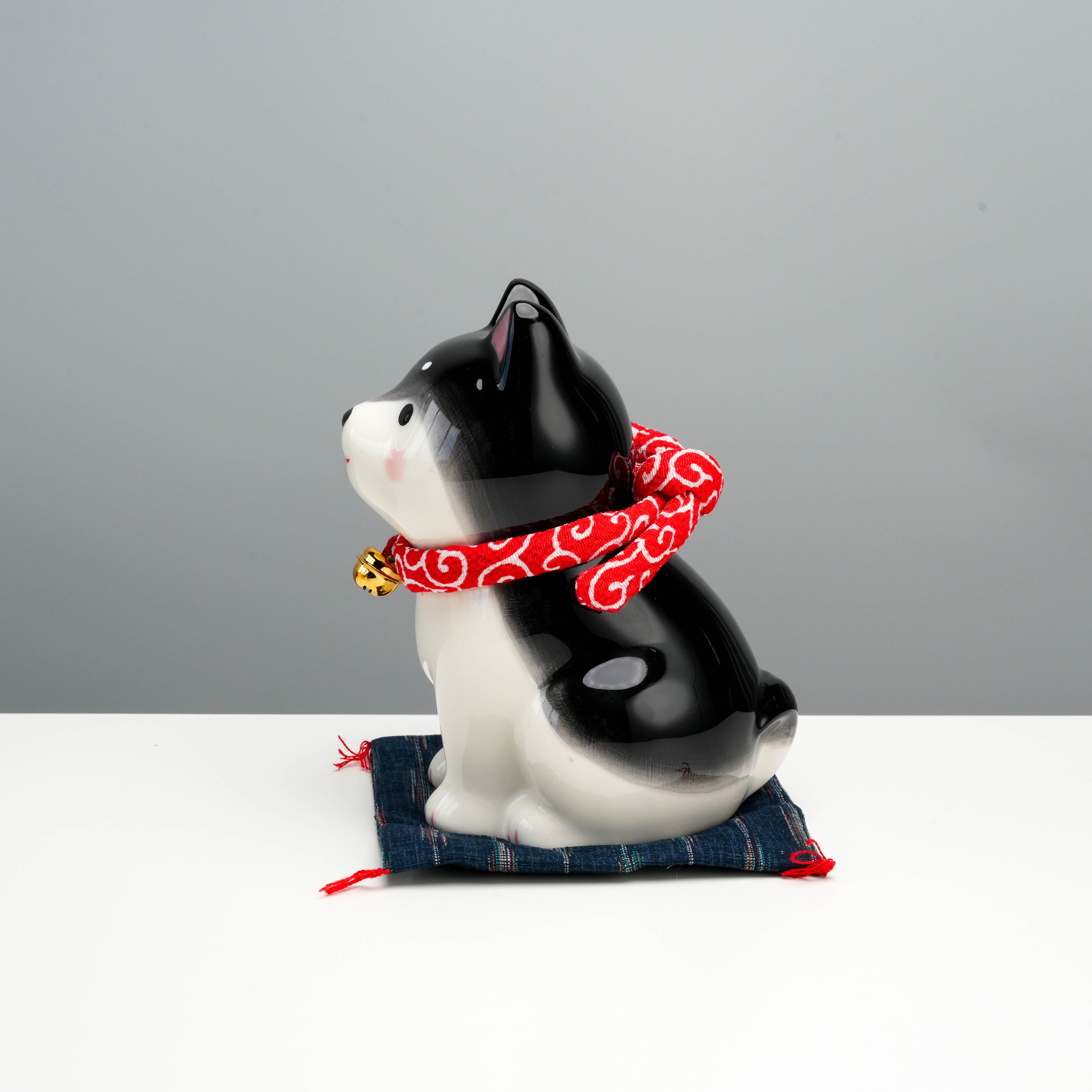 Yakushigama Shiba Dog Sitting Ornament Black