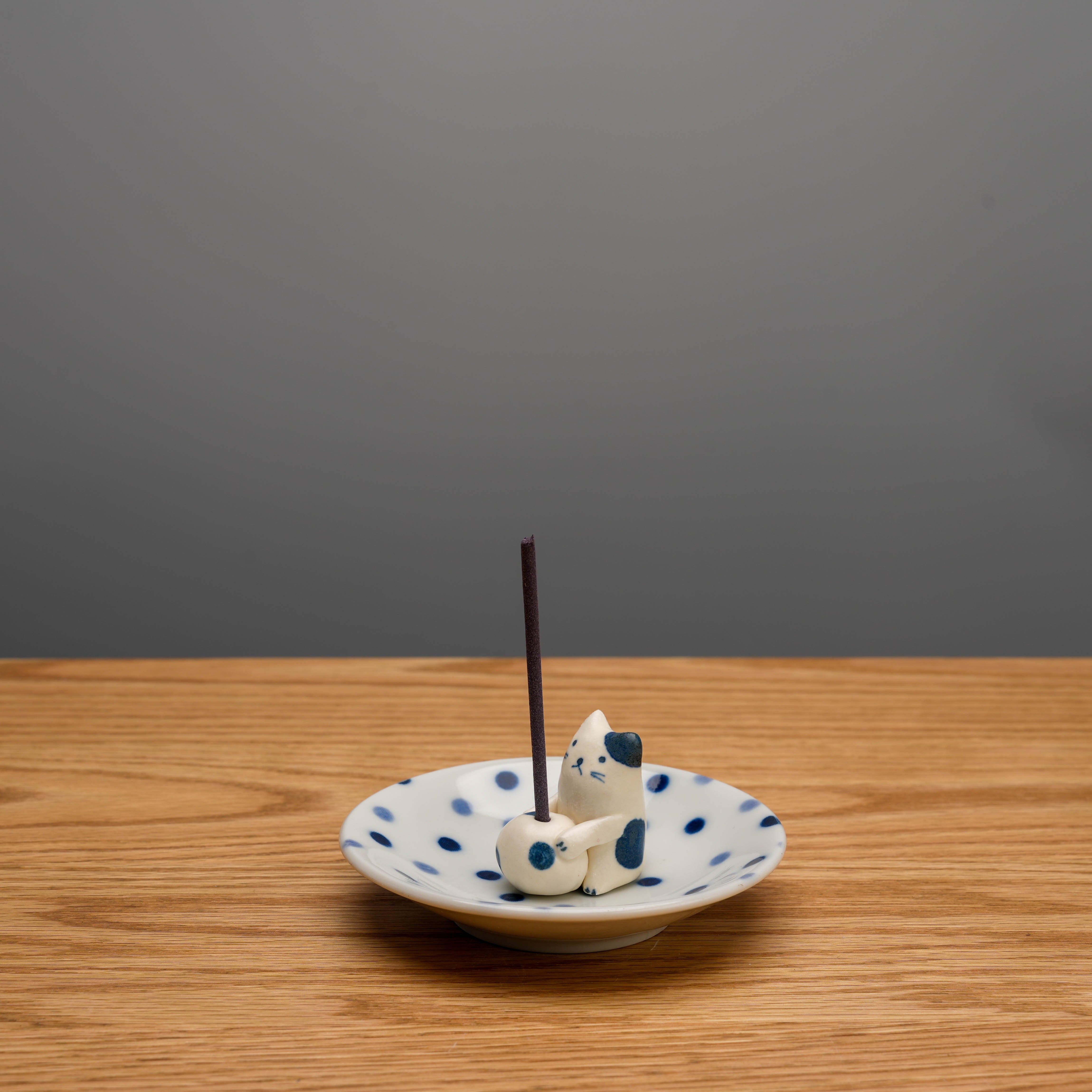 Dyed Dotted Cat Incense Holder